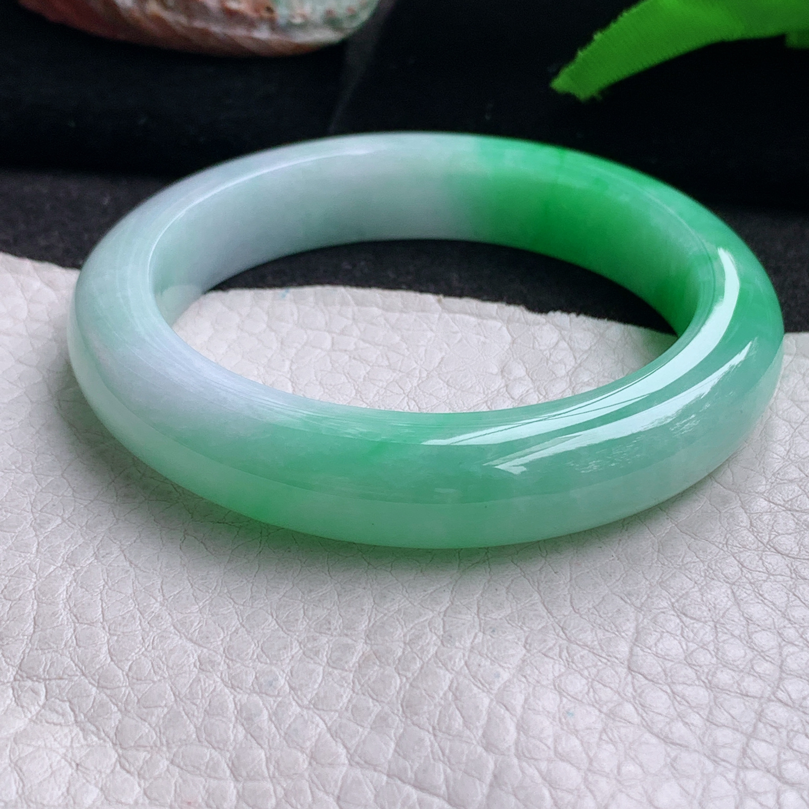 yh白底青57*12.2*9.2平安镯 缅甸翡翠a货手镯飘阳绿正圈玉镯子