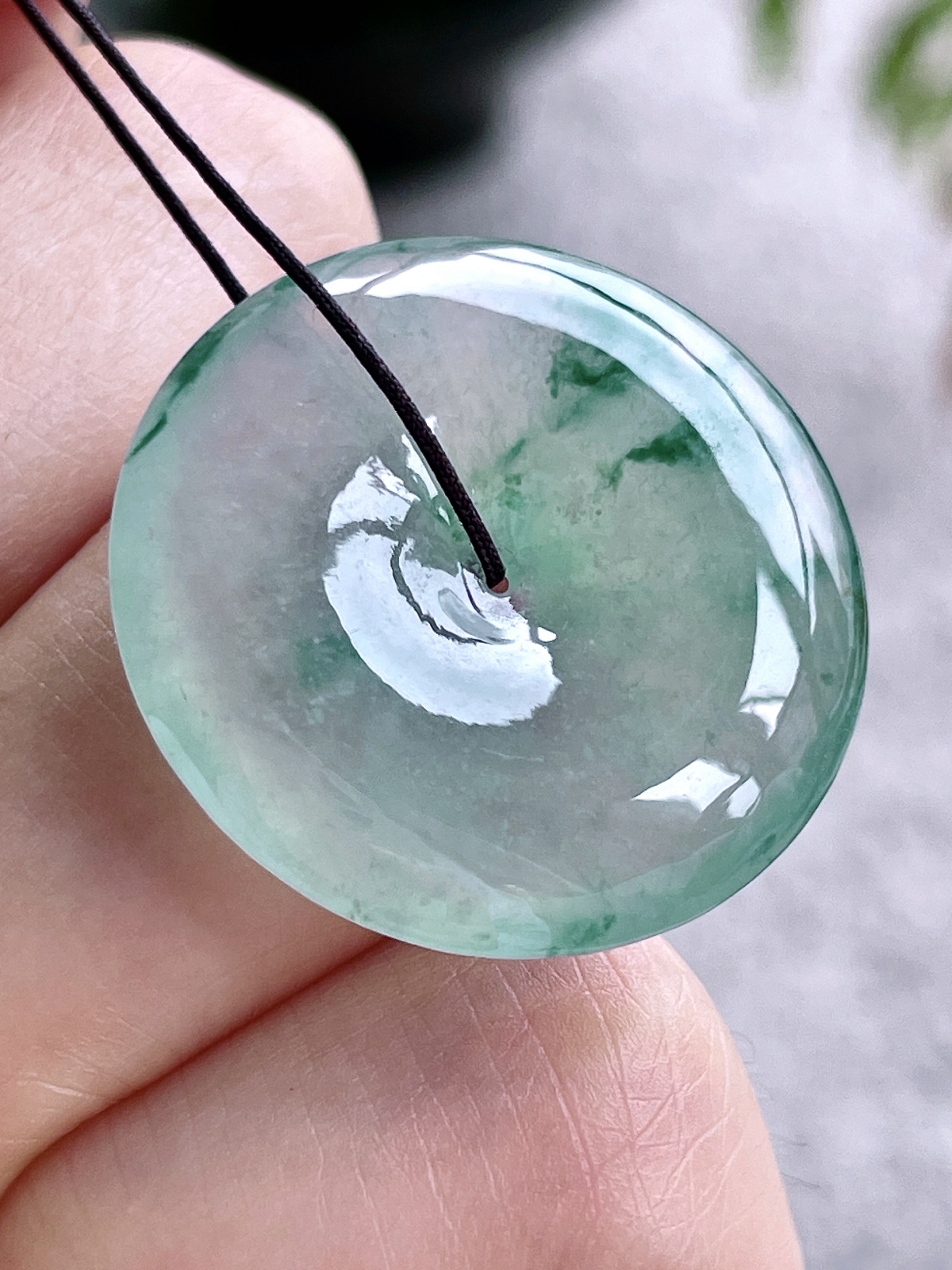 【裸石】高冰飘花平安扣吊坠
【说明】缅料 性价比高  
【尺寸】26.6-5..