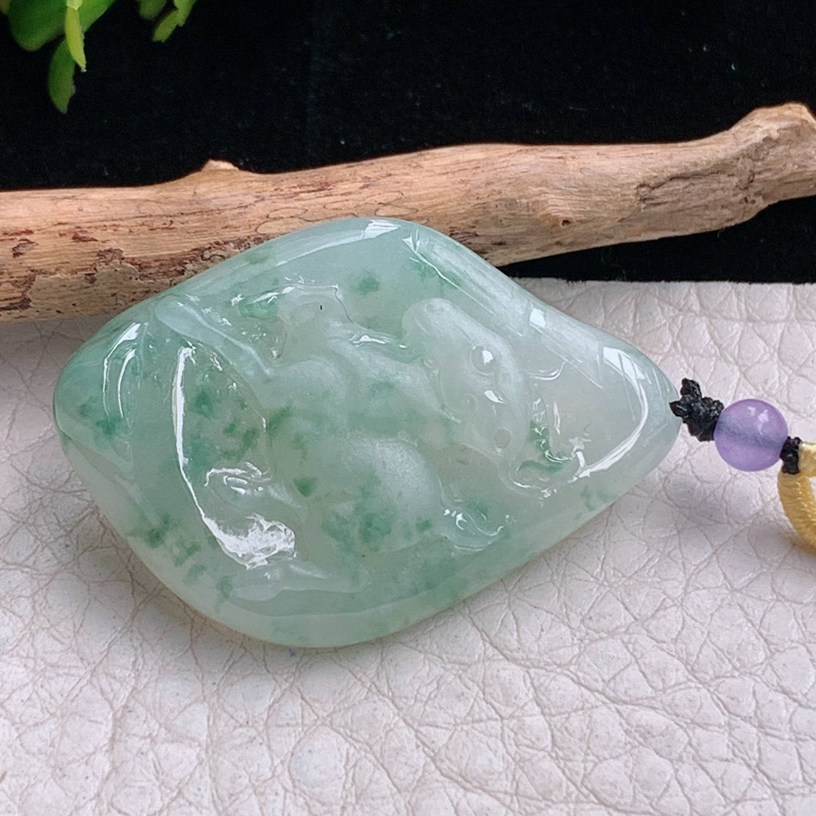 t实拍37.8*25.6*6.6缅甸翡翠A货精雕冰飘花洋洋得意 生肖羊玉吊坠 玉挂件