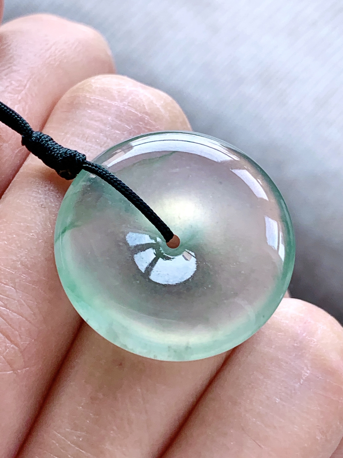 【裸石】🫧高冰飘花平安扣吊坠
【说明】缅料 性价比高  
【尺寸】24-5.2..