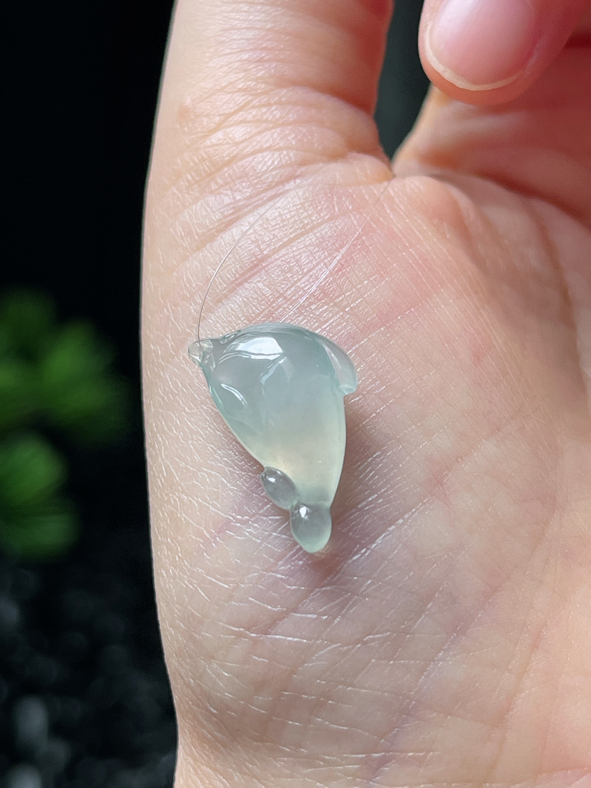 翡翠冰糯种淡绿色淡绿色鲸鱼