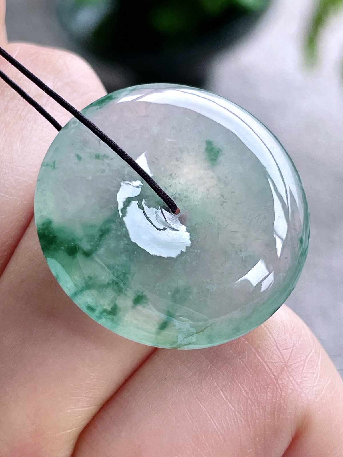 【裸石】高冰飘花平安扣吊坠
【说明】缅料 性价比高  
【尺寸】26.6-5..