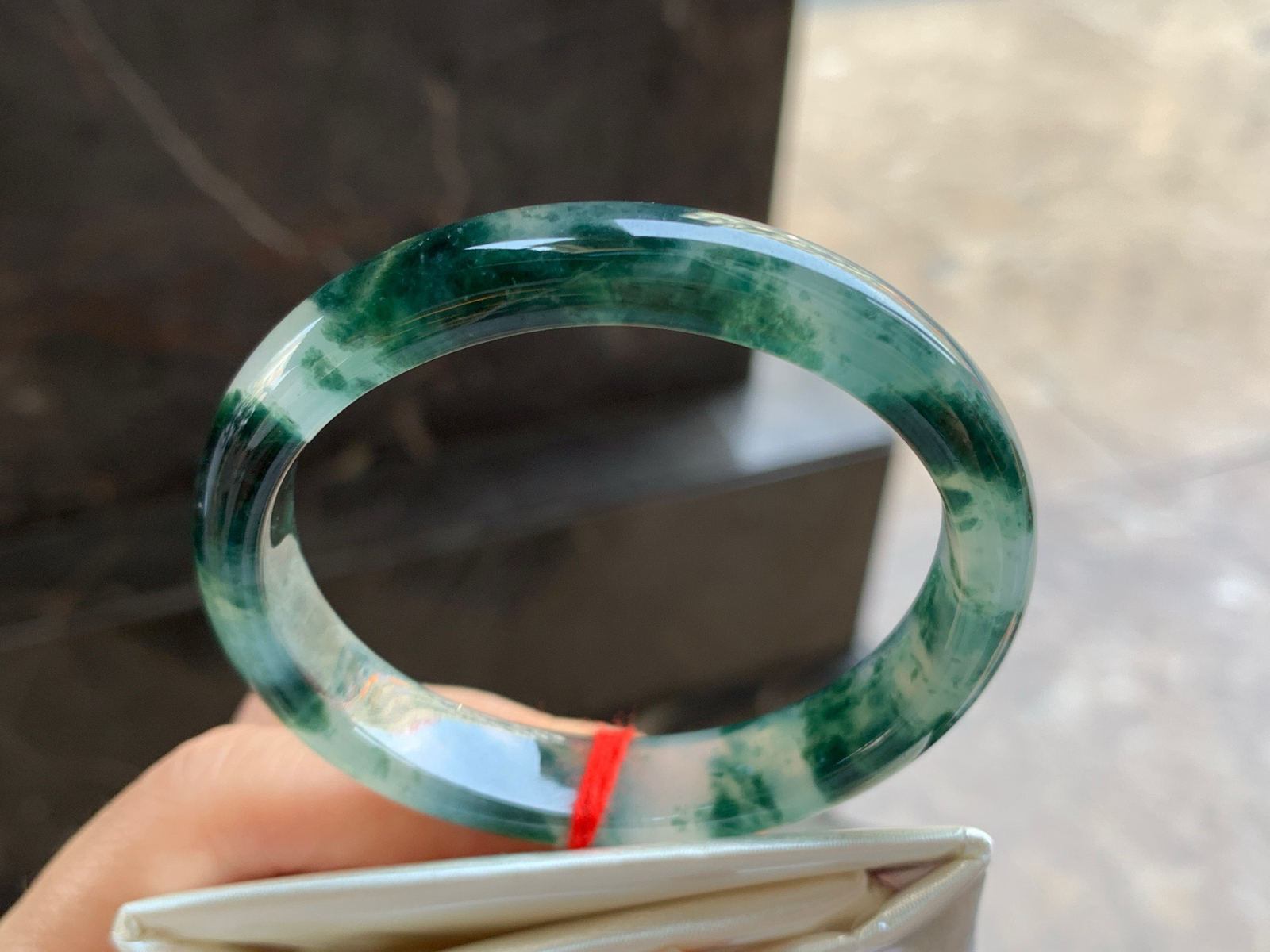 53.5-11.5-6.9

飘花贵妃手镯^_^飘花浓郁 正圈51可以带