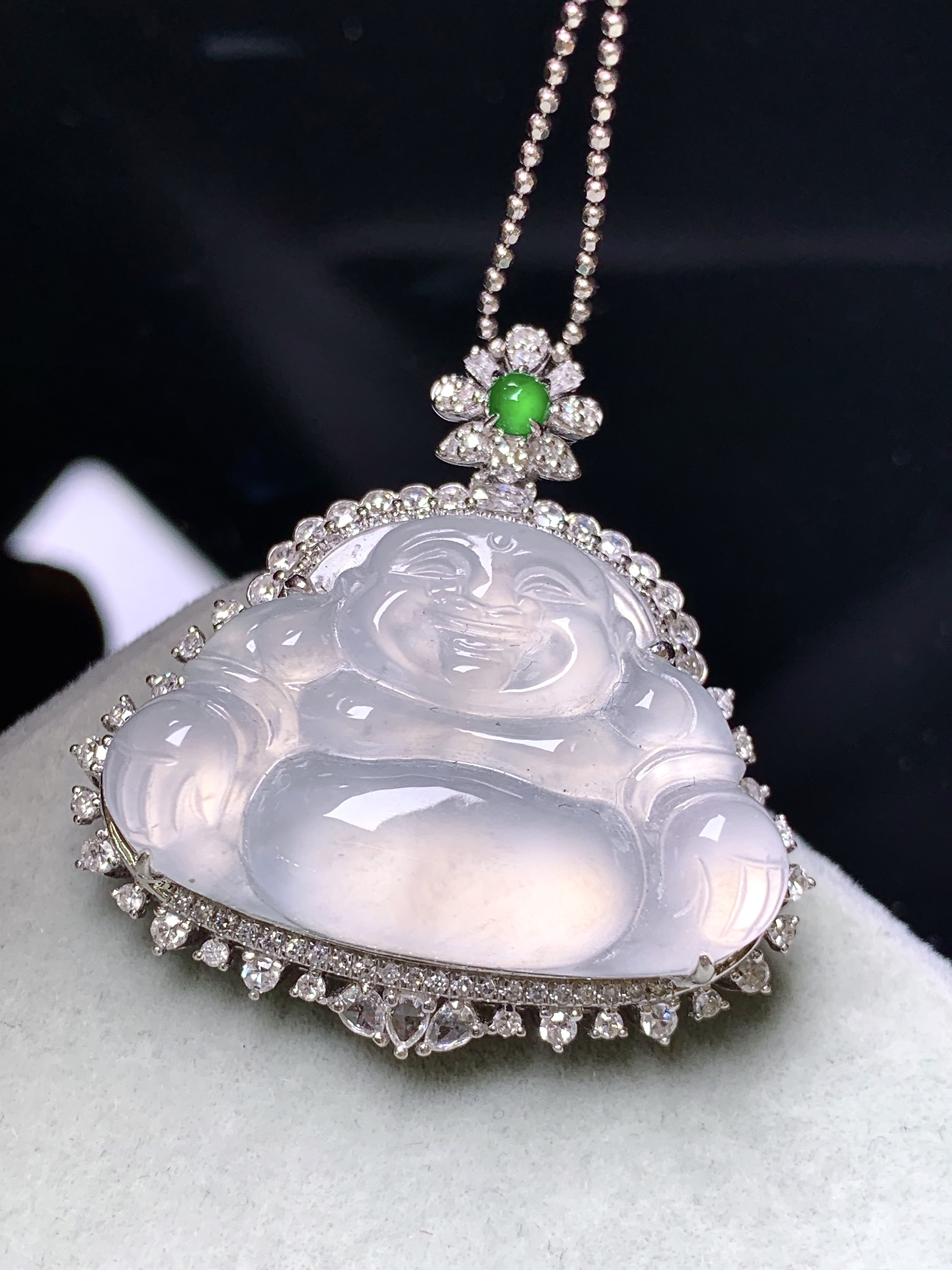 18k金钻镶嵌冰种佛公吊坠 玉质细腻 色泽艳丽清新 水润亮眼 整体尺寸31.5*31*10.5j2