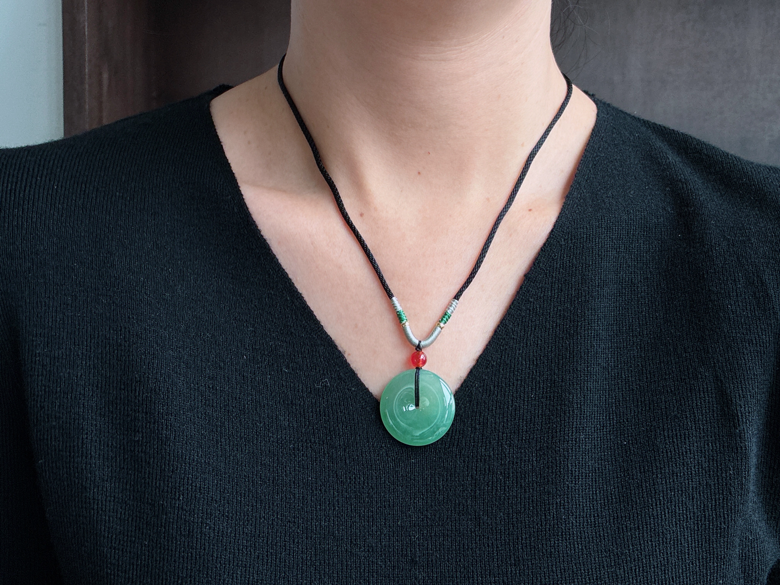 【裸石】冰晴绿平安扣吊坠  
【说明】缅料 性价比高  
【尺寸】28.3-5.6..