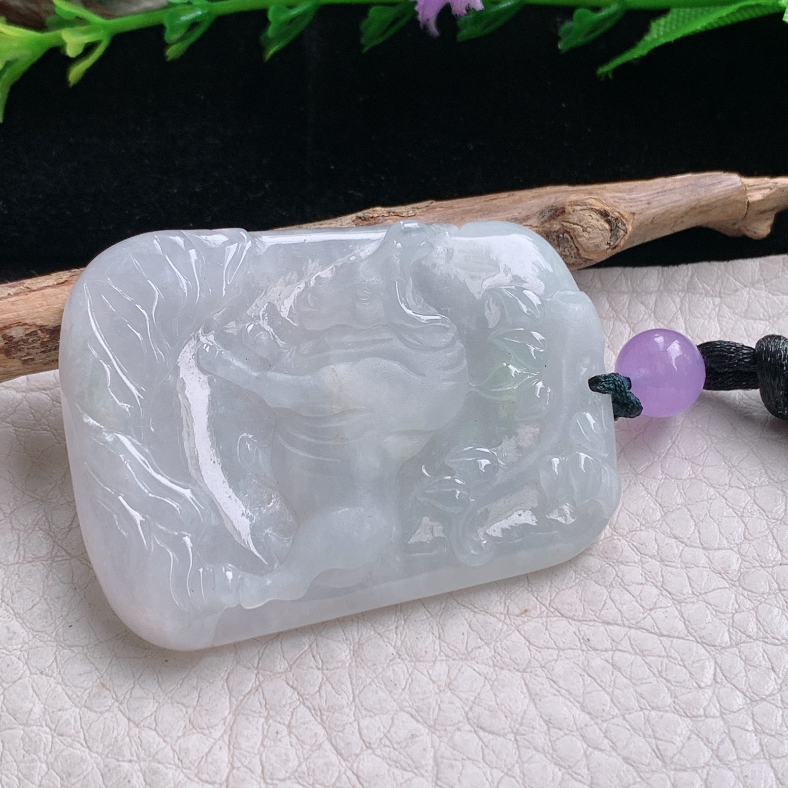 t实拍48.8*36.7*6.8缅甸翡翠A货精雕冰纯立体牛 扭转乾坤玉吊坠 玉挂件