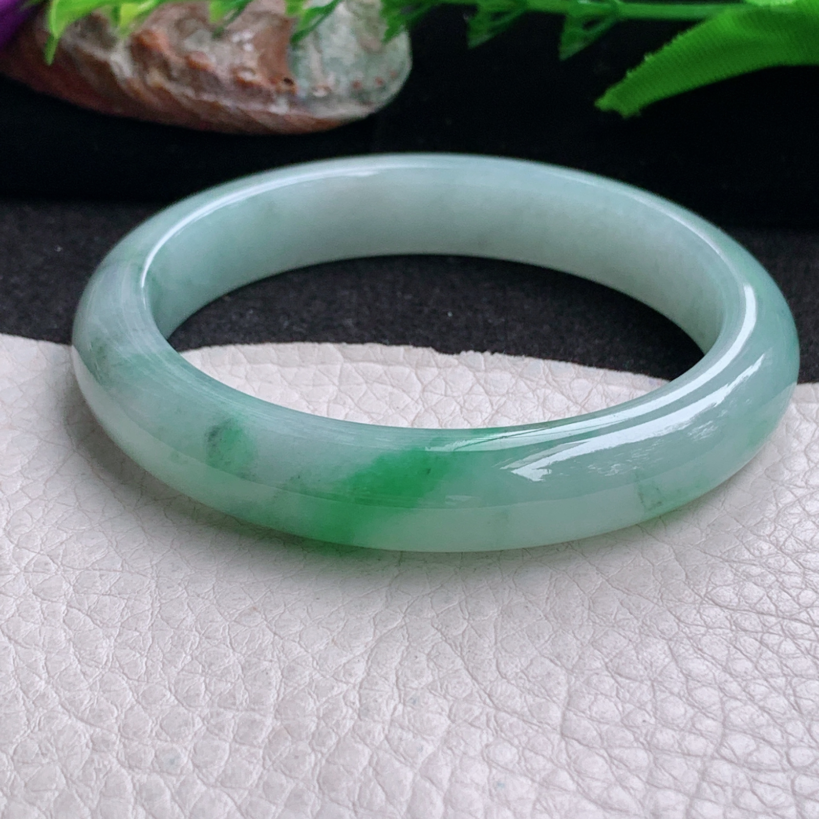 xx自然光56.5*11*8.6平安镯 缅甸翡翠a货手镯飘绿女款正圈玉镯子