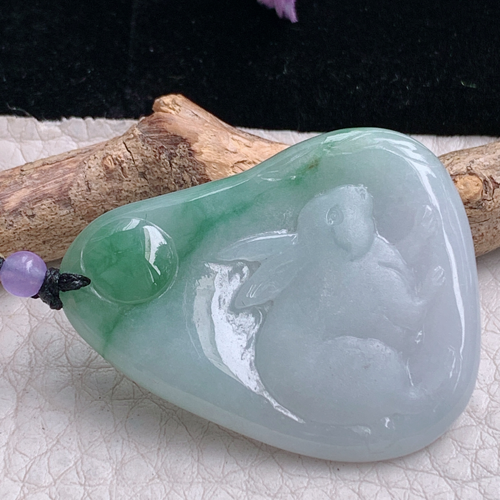 t实拍39.2*31.2*4.2缅甸翡翠A货精雕双彩兔子 生肖兔玉吊坠 玉挂件