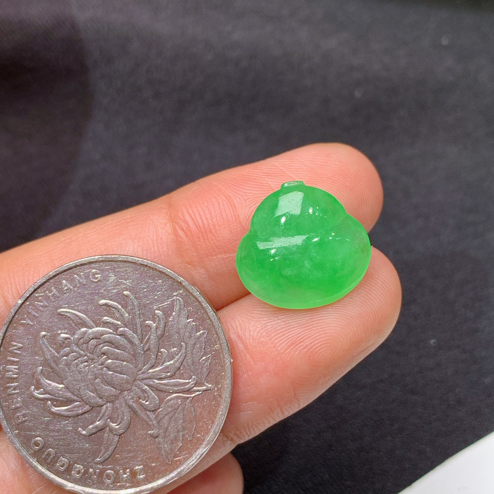 冰阳绿葫芦，镶嵌佳品，冰润色阳，种水足，Ht 尺寸12.8*13.8*4.3