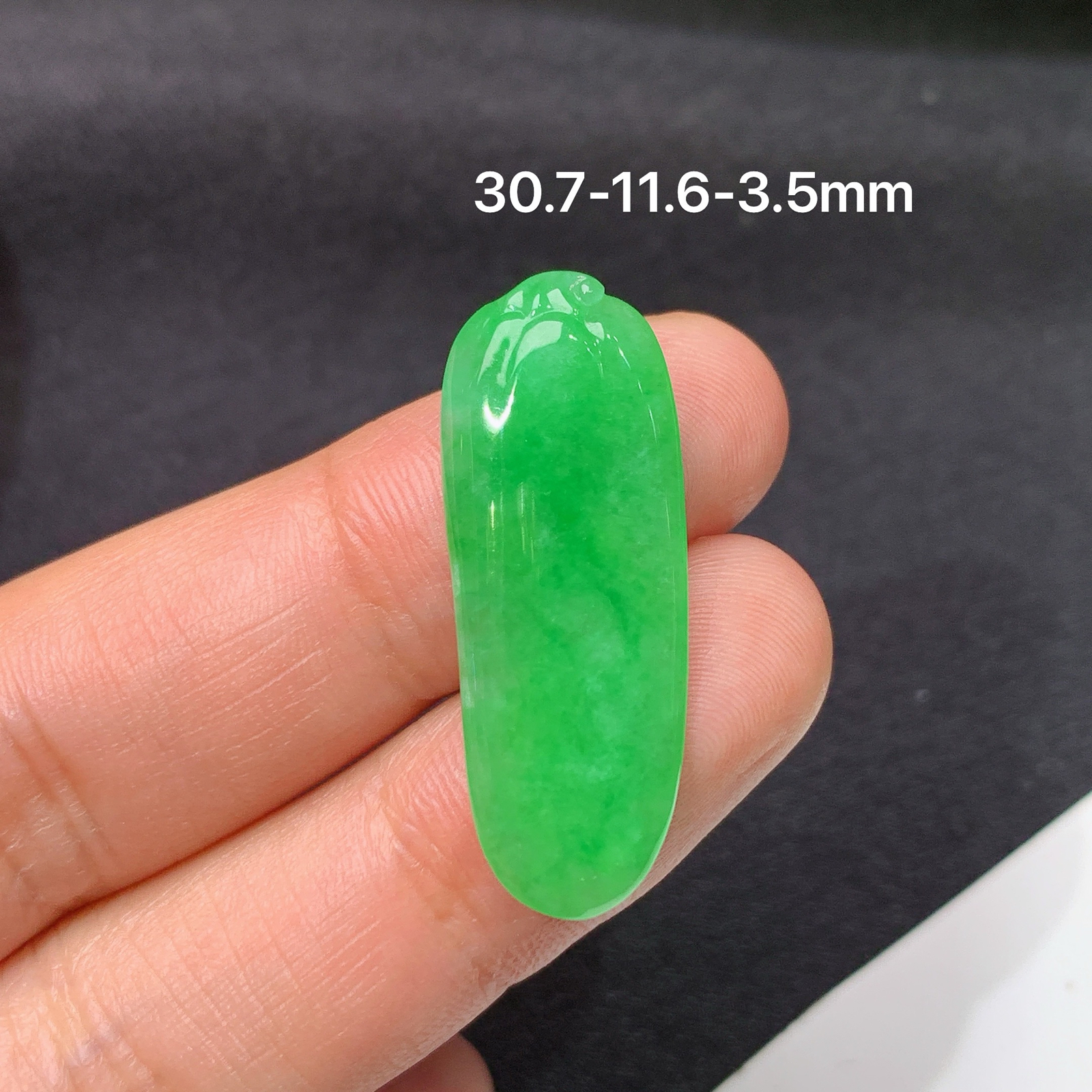 阳绿福瓜，镶嵌佳品，冰润色阳，种水足，Ht 尺寸30.7*11.6*3.5