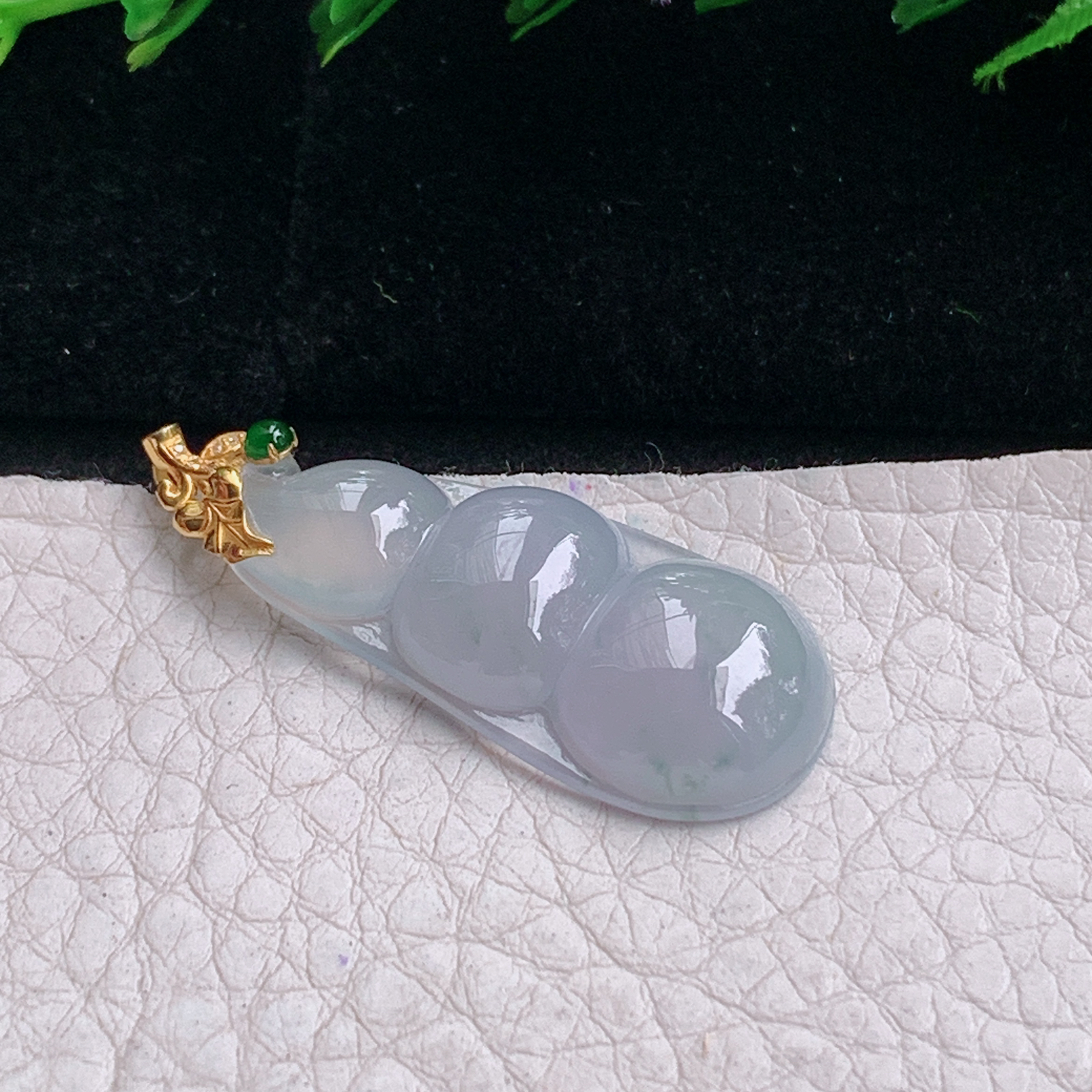 axm实拍38*15.5*5.3缅甸翡翠冰纯饱满平安豆 四季豆玉吊坠