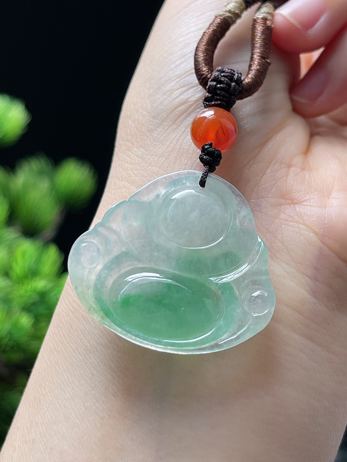 翡翠冰糯种飘绿佛公吊坠