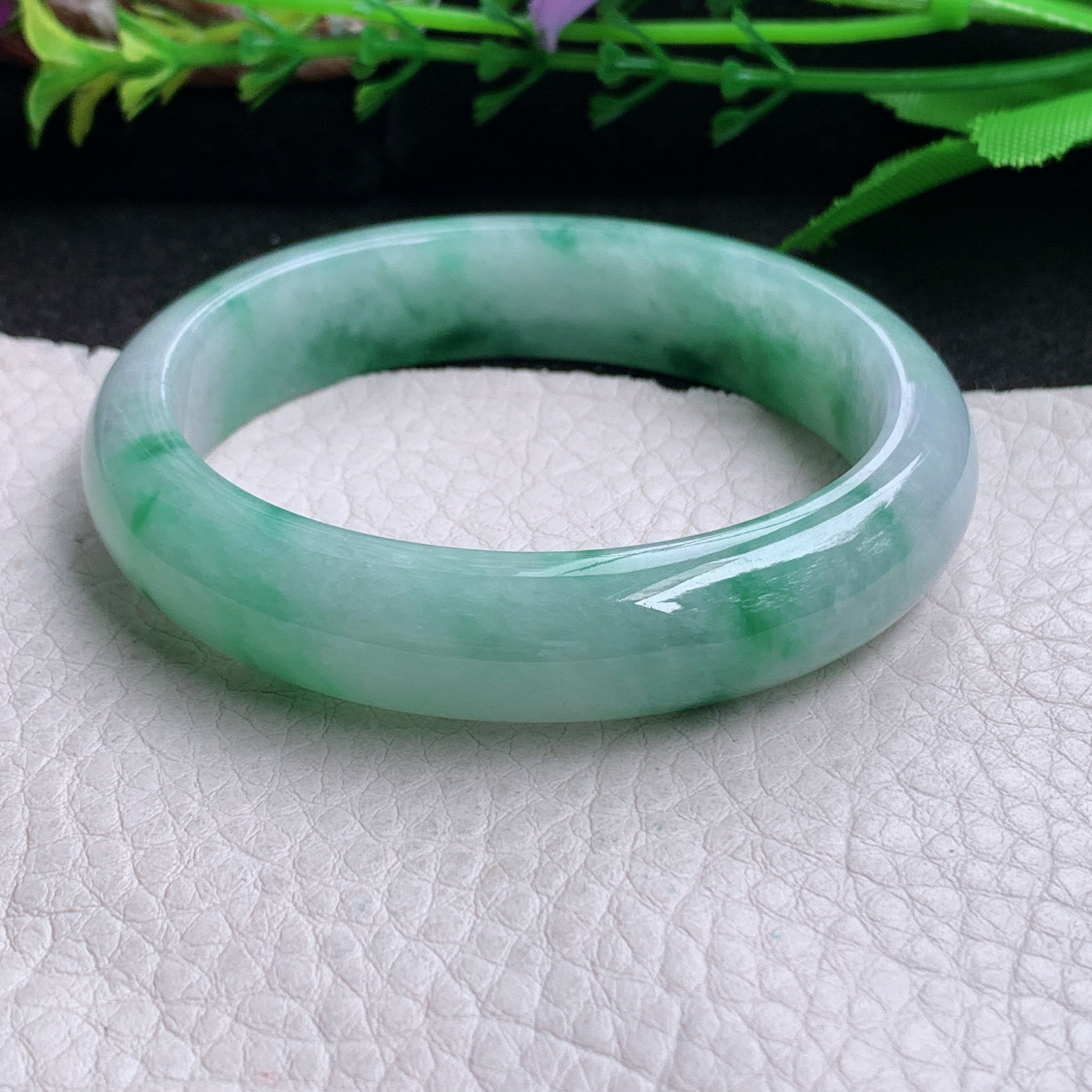 nr小圈口52.5*46.3*12.5*7 .5贵妃镯 缅甸翡翠a货手镯飘绿花秀气蛋形玉镯子