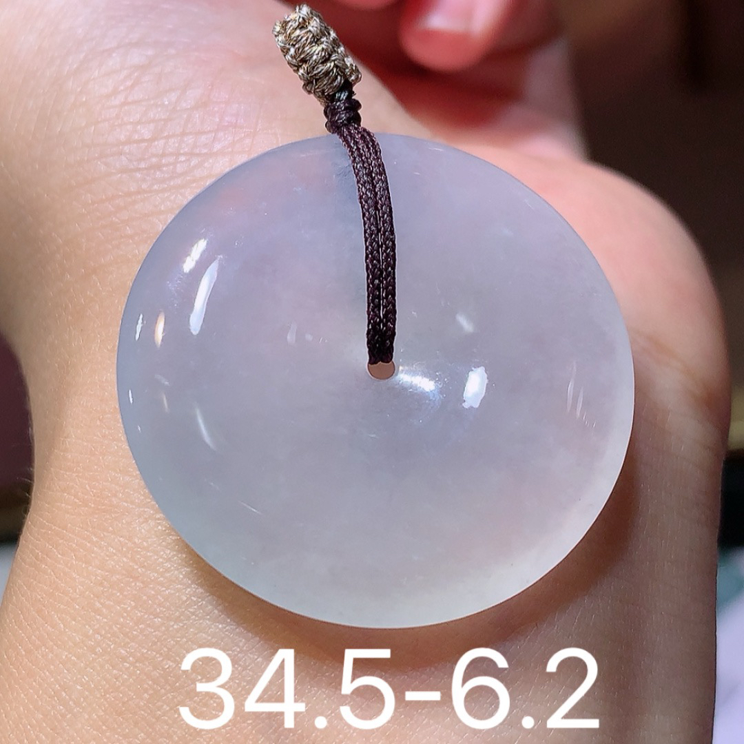 ️️冰平安扣挂件  形态讨喜 色艳 佩戴灵气十足..