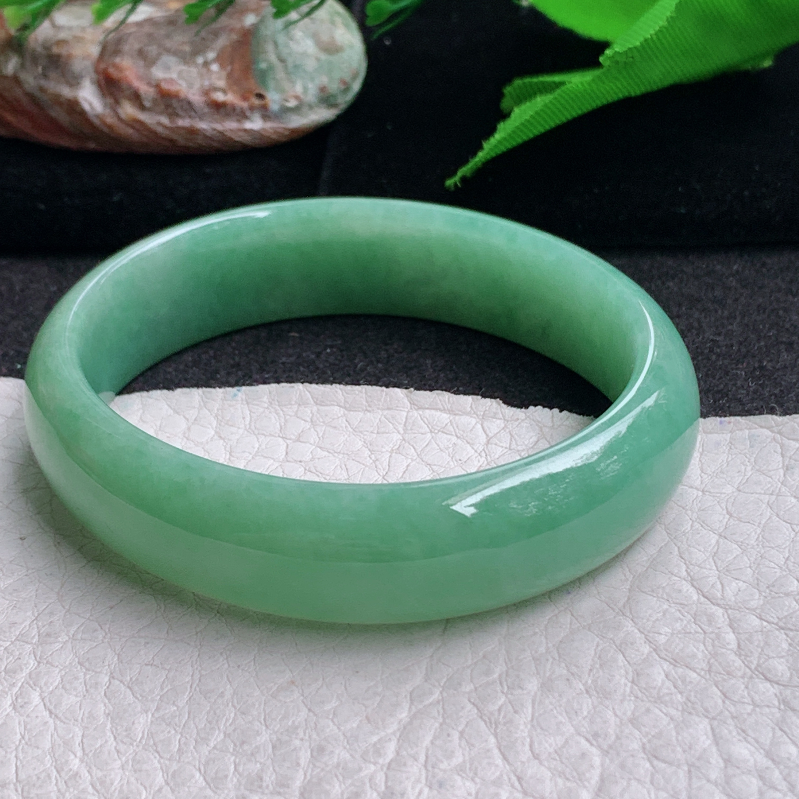 n实拍55.5*49*13.8*6.6贵妃镯 缅甸翡翠a货手镯满绿秀气蛋形玉镯子