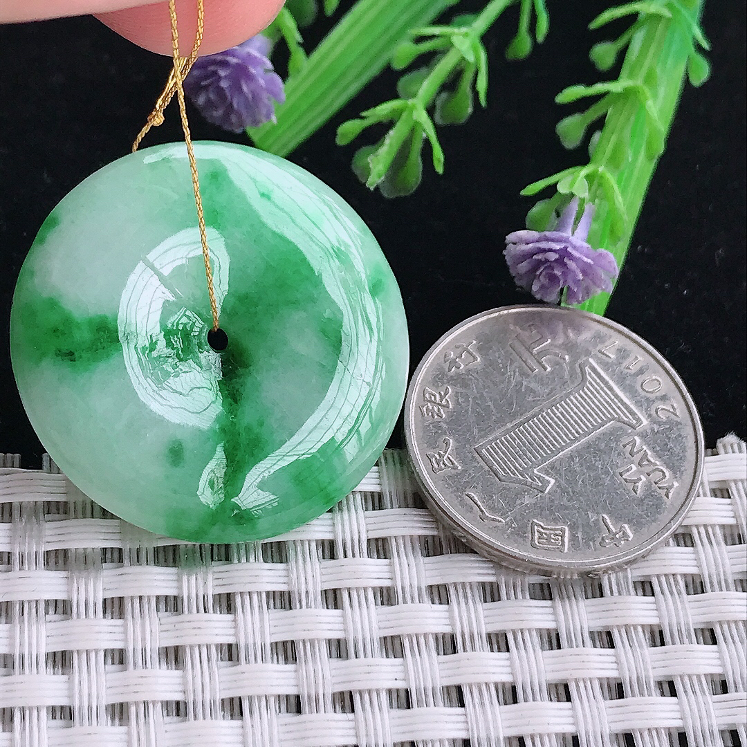 实拍A货翡翠32/5.8老坑精美温润飘阳绿平安扣吊坠翡翠玉扣挂件