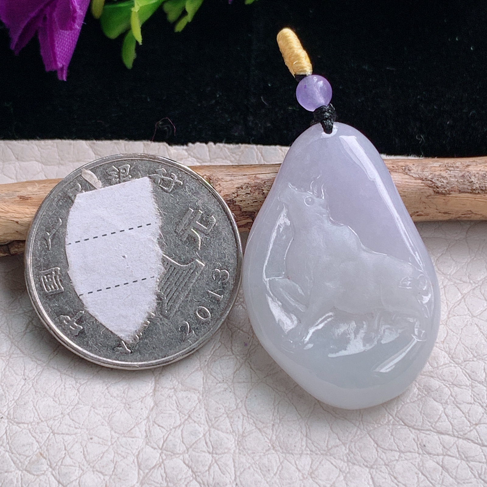 t实拍33.3*22*5.2缅甸翡翠A货精雕冰纯扭转乾坤 生肖牛玉吊坠 玉挂件