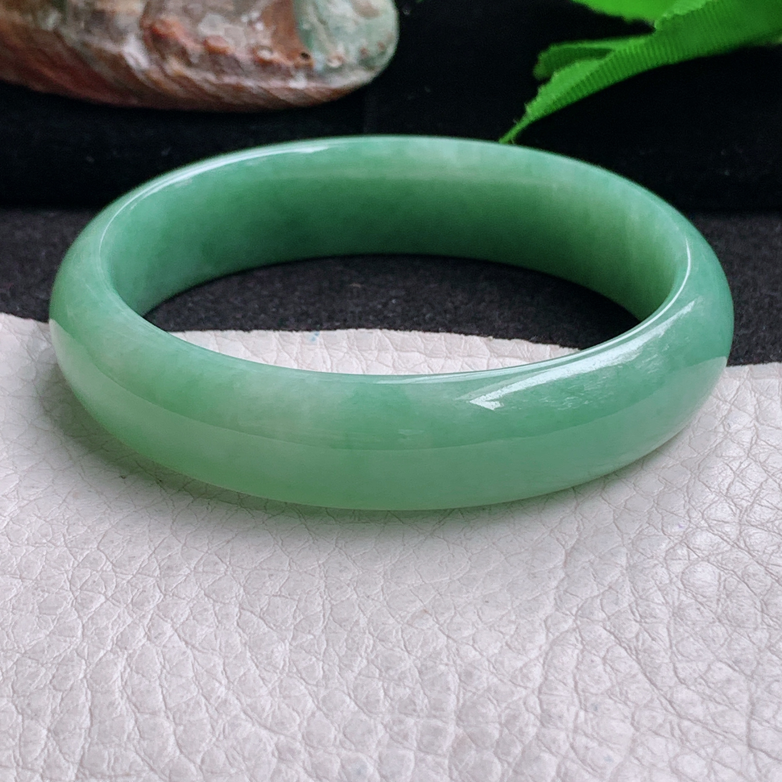 n实拍55.5*49*13.8*6.6贵妃镯 缅甸翡翠a货手镯满绿秀气蛋形玉镯子