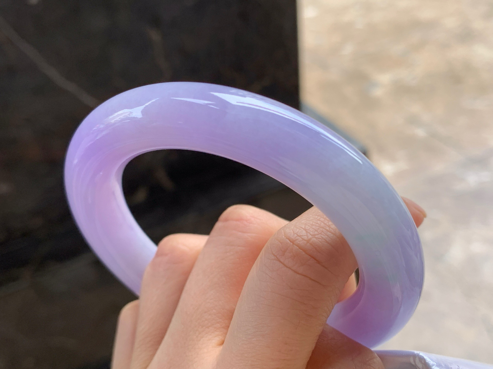 57.5-12.5

紫罗兰圆条手镯^_^颜色鲜艳 玉质温润