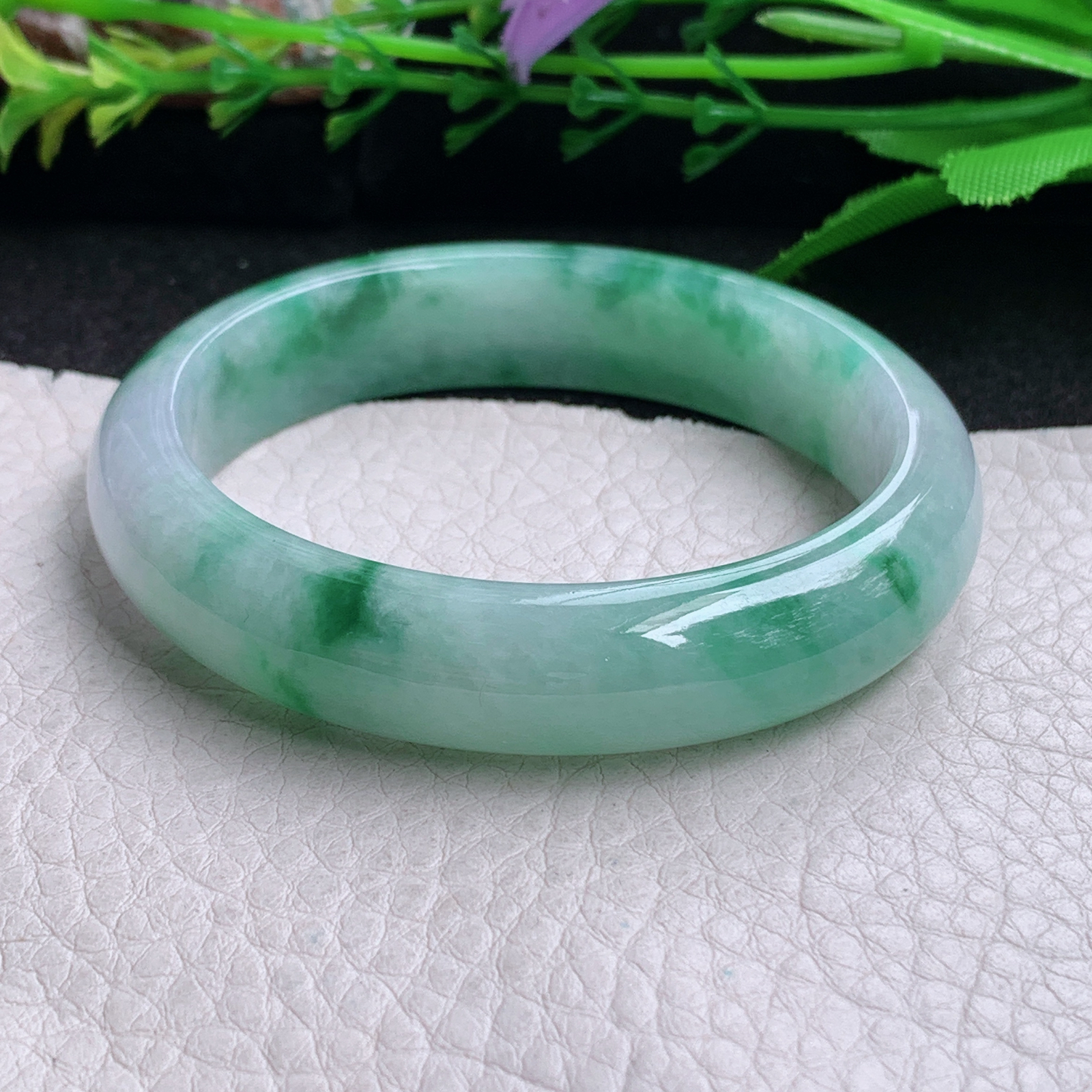 nr小圈口52.5*46.3*12.5*7 .5贵妃镯 缅甸翡翠a货手镯飘绿花秀气蛋形玉镯子