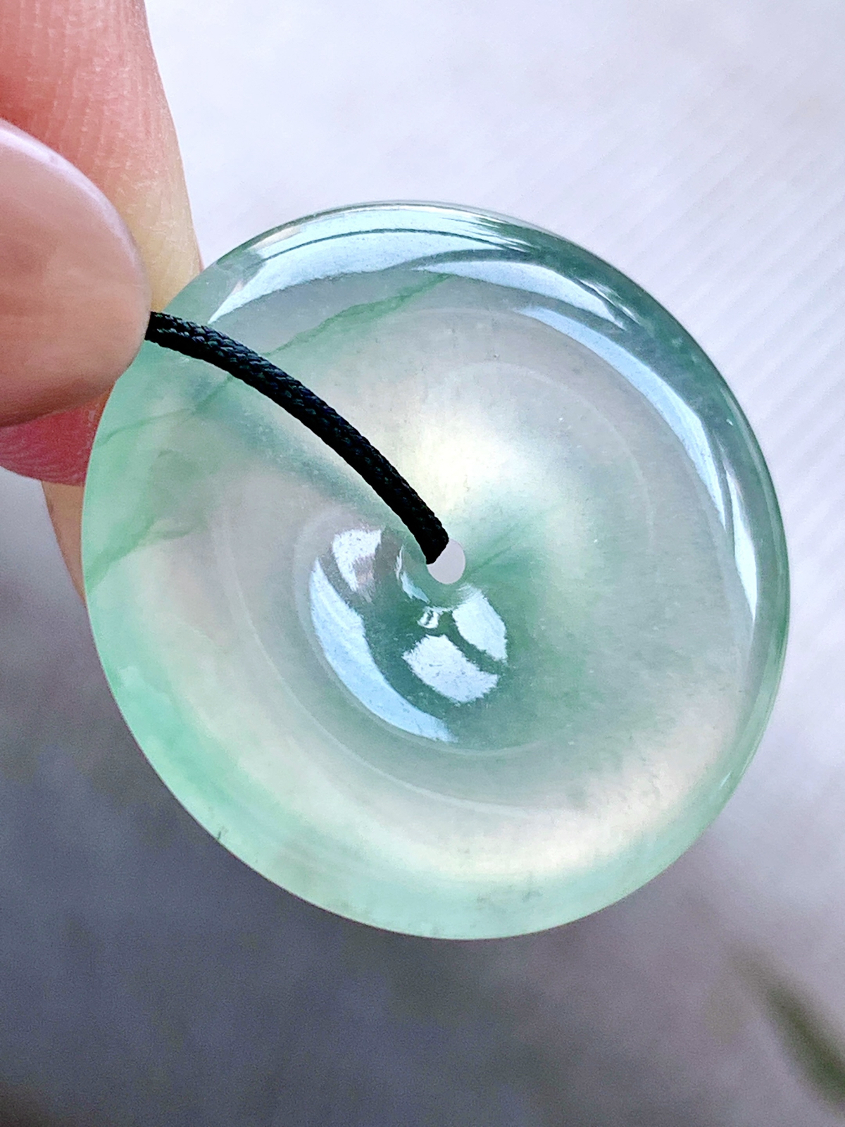 【裸石】🫧高冰飘花平安扣吊坠
【说明】缅料 性价比高  
【尺寸】24-5.2..