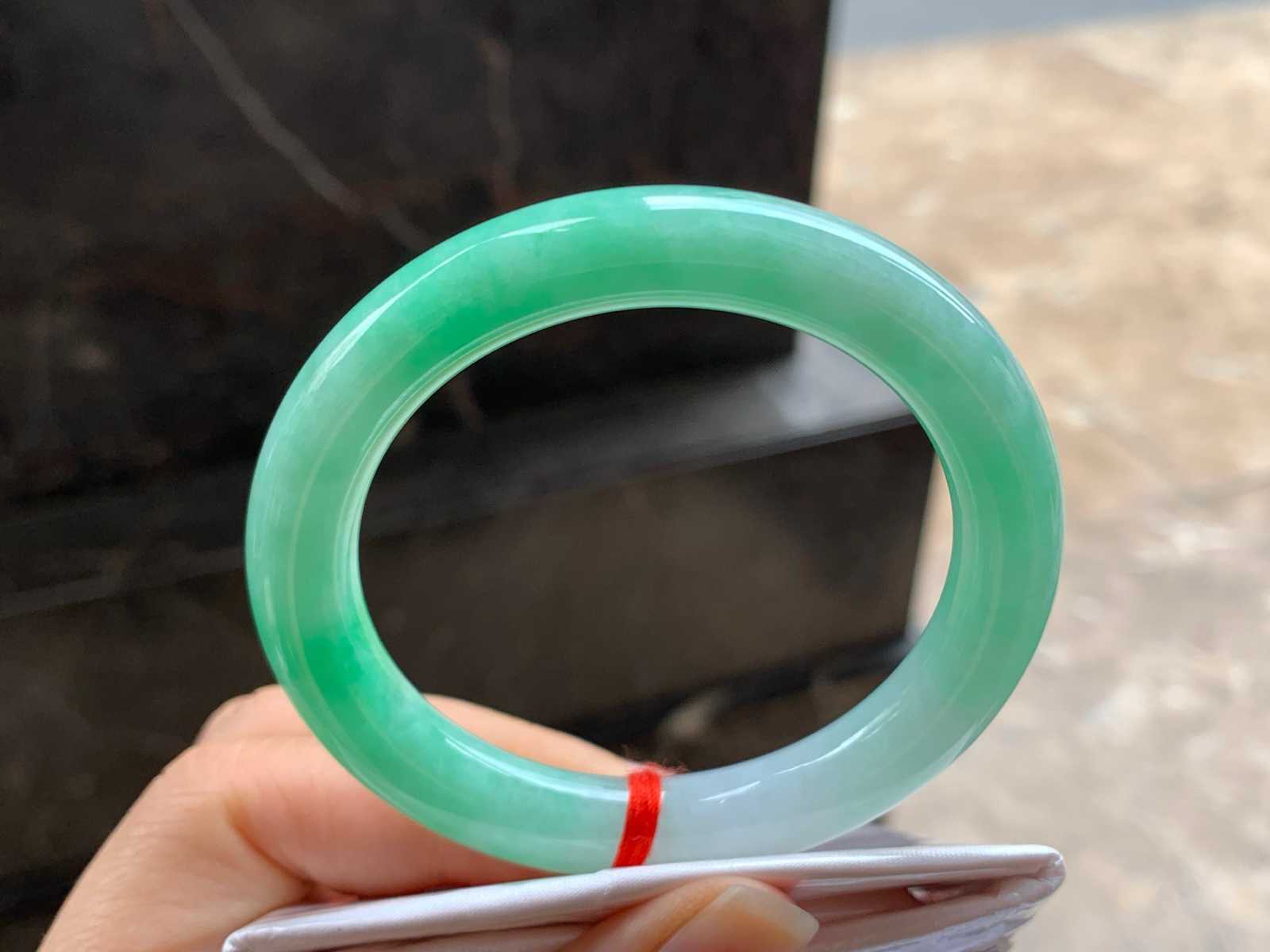 52.5-9.5

阳绿色圆条手镯^_^色阳