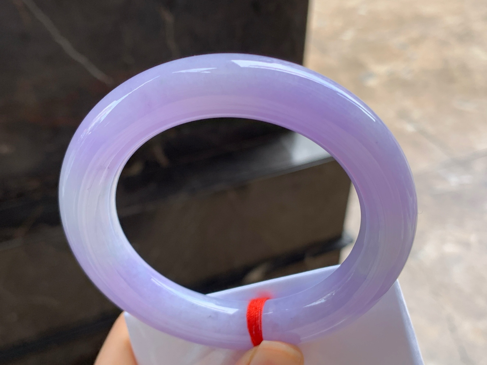 57.5-12.5

紫罗兰圆条手镯^_^颜色鲜艳 玉质温润