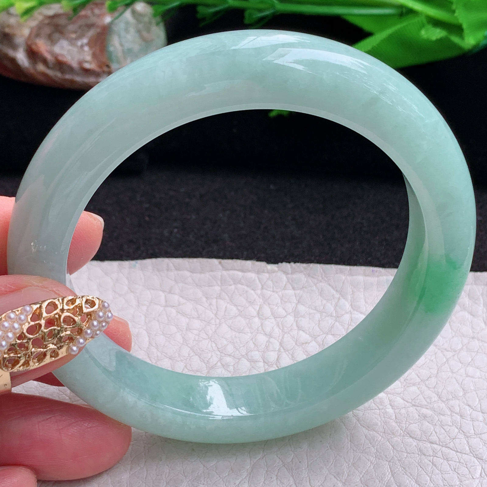 yh白底青58*13.3*7.3平安镯 缅甸翡翠a货手镯飘绿正圈玉镯子