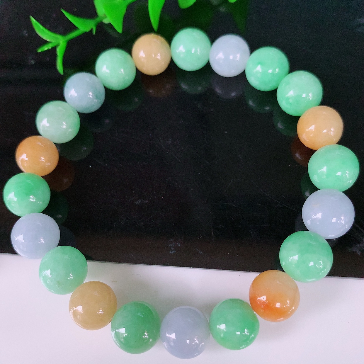 自然光实拍，特色冰润多宝翡翠手链，多彩翡翠手串，颜色丰富，料子细腻，高档大气，自戴送礼佳品！#003