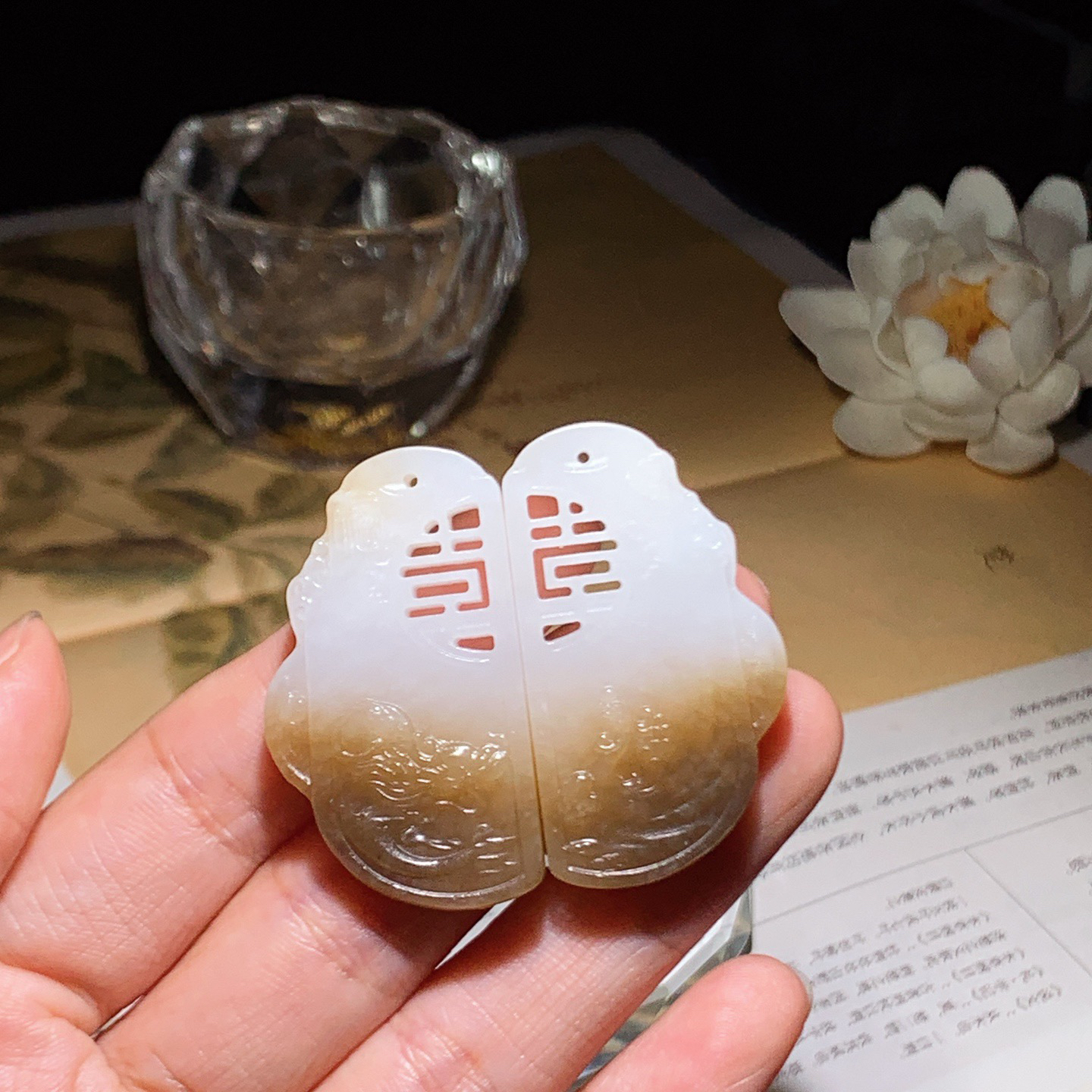 新疆和田玉且末糖仿古龙凤对挂件。尺寸41/23/6重24.5克 玉质细腻油润。手推出油。佩戴高端典雅。lt251227