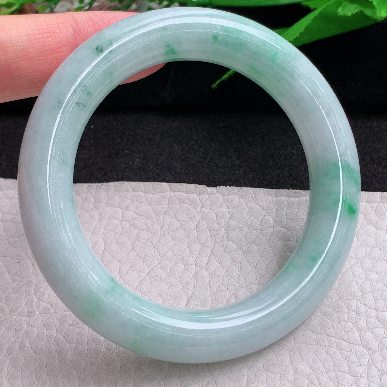 ee实拍53*11.3*11美人镯 缅甸翡翠a货手镯飘花女款圆条玉镯子