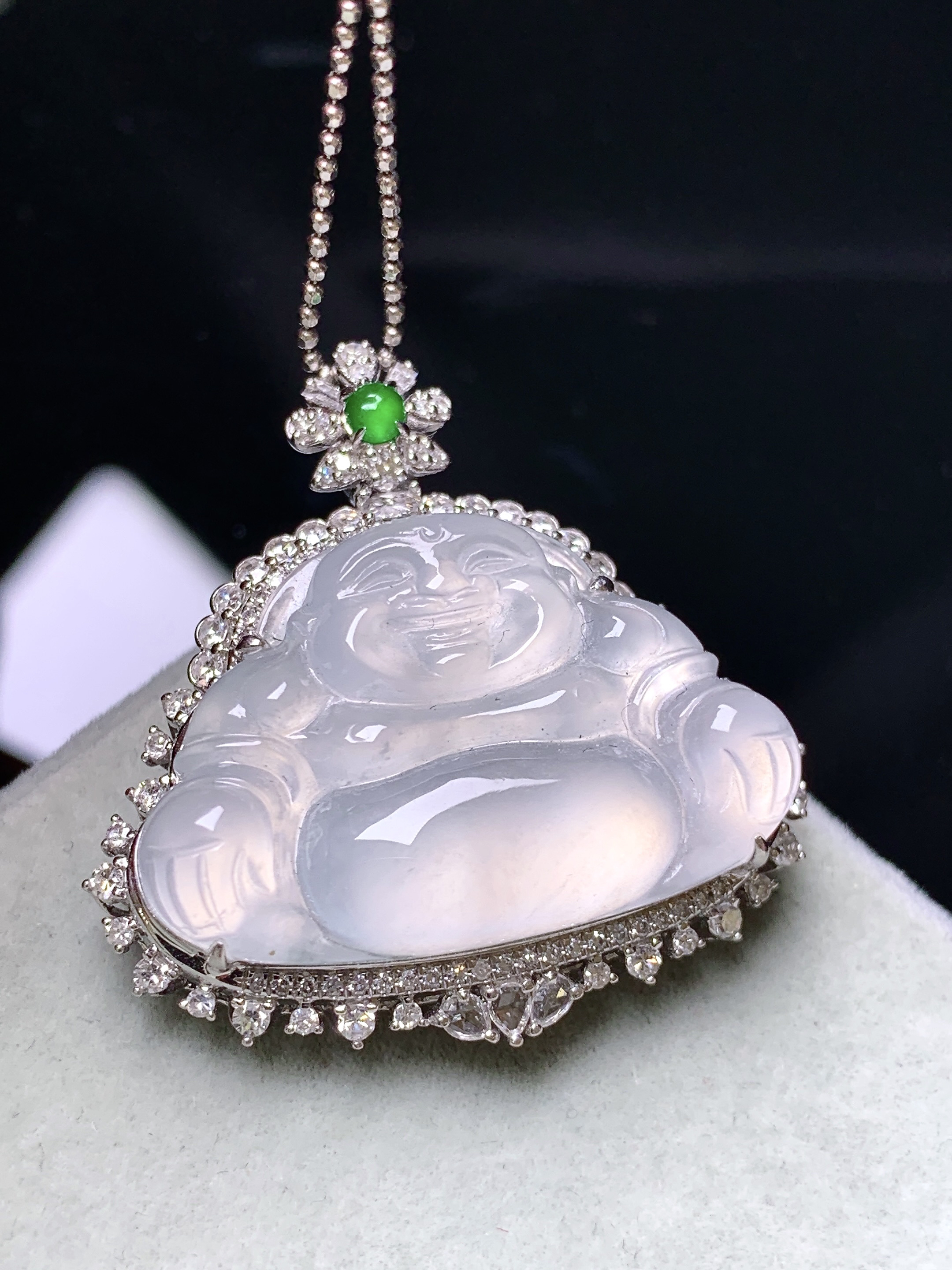 18k金钻镶嵌冰种佛公吊坠 玉质细腻 色泽艳丽清新 水润亮眼 整体尺寸31.5*31*10.5j2