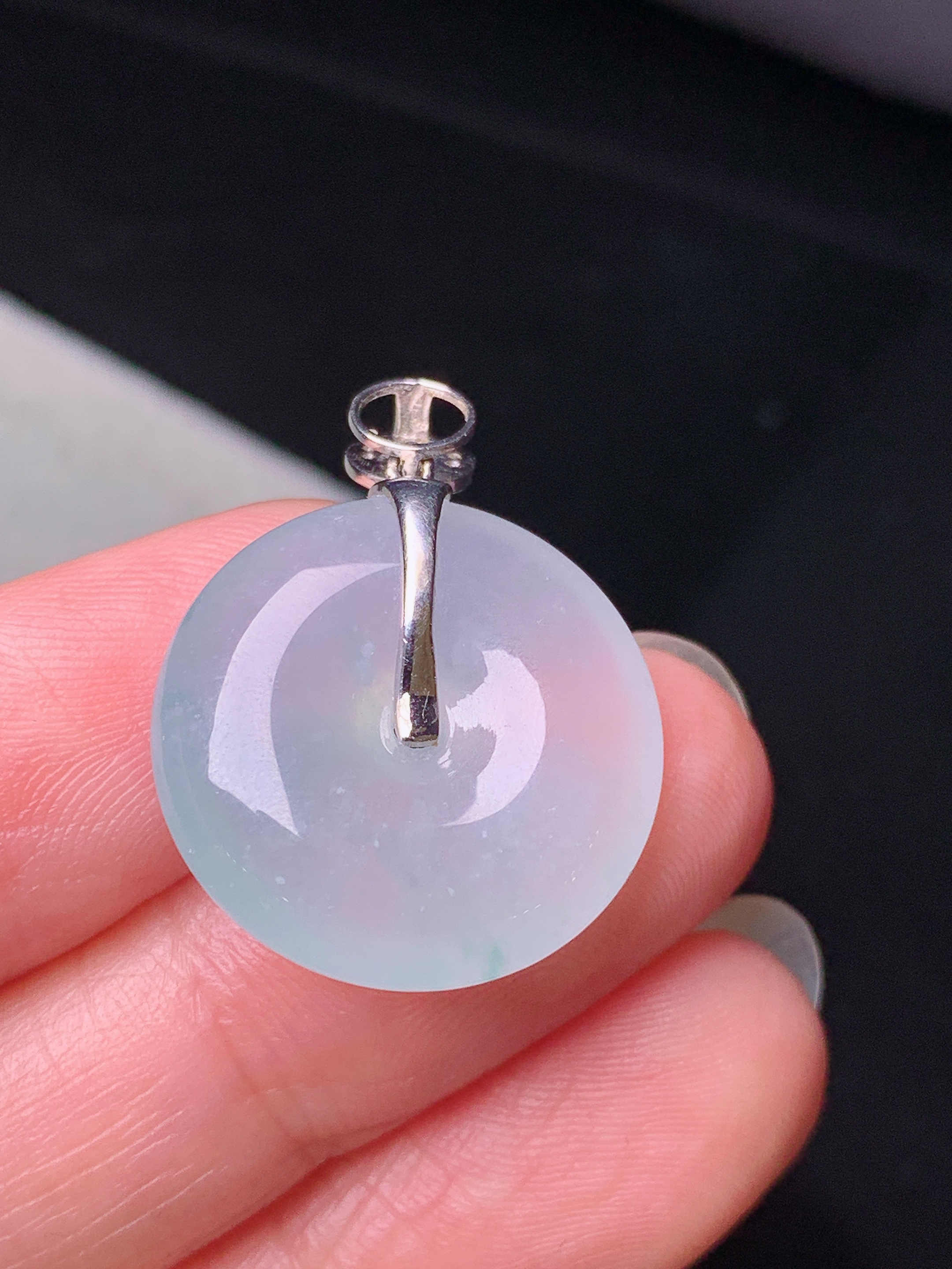 8k金镶嵌冰种平安扣吊坠 玉质细腻 色泽艳丽清新 水润亮眼 整体尺寸26*19.5*6.3m1