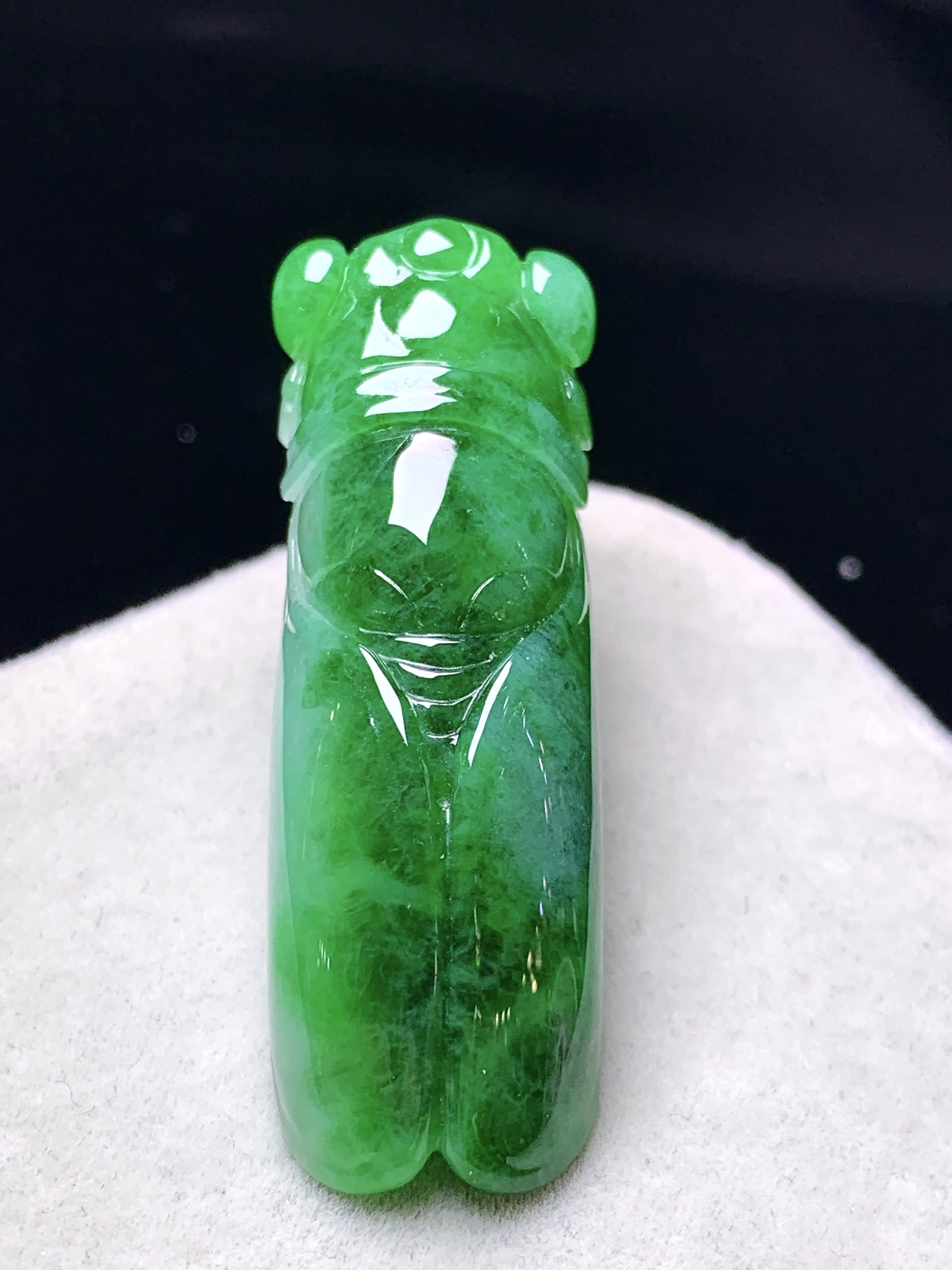 金蝉吊坠 玉质细腻 色泽艳丽清新 水润亮眼 整体尺寸43.5*17.2*17.3w1