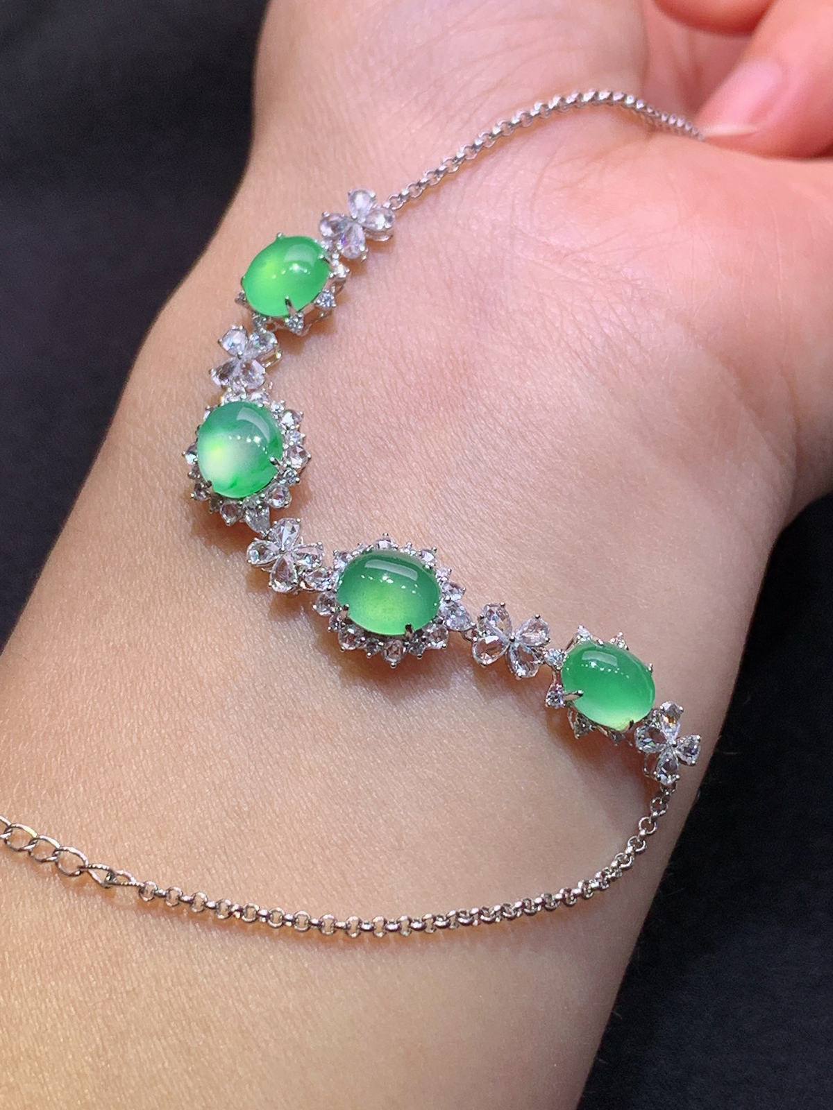 冰果绿蛋面手链，18k金镶嵌，款式精美，冰润细腻，种水足，Ty 尺寸7.5*6.3*2