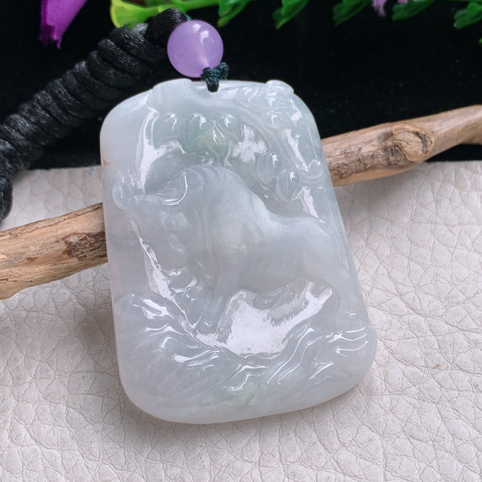 t实拍48.8*36.7*6.8缅甸翡翠A货精雕冰纯立体牛 扭转乾坤玉吊坠 玉挂件