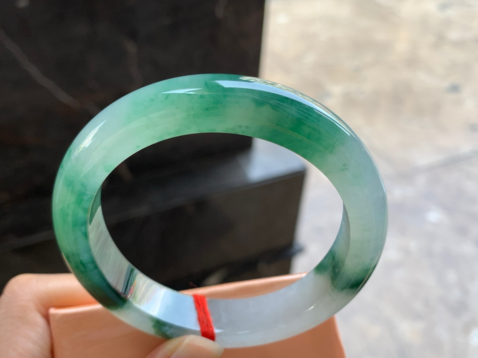 58.5-12.8-9.3

绿花手镯^_^颜色好看