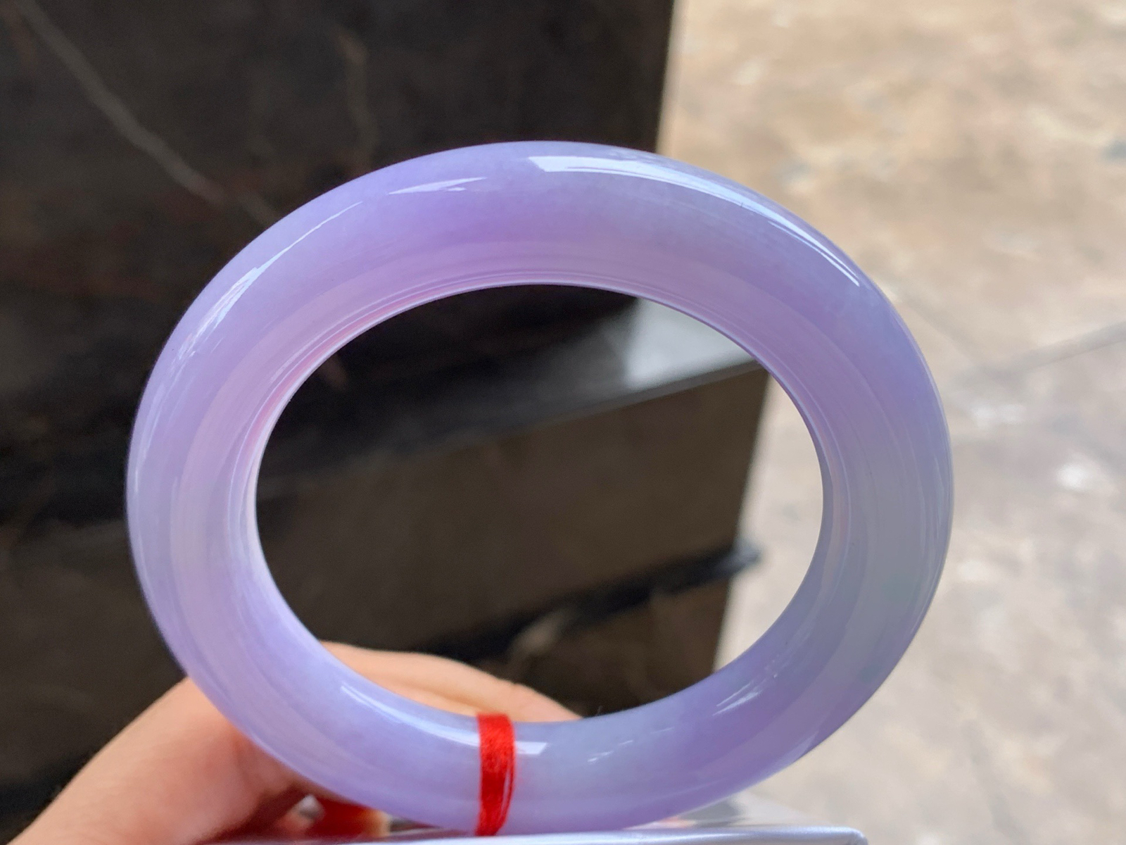 57.5-12.5

紫罗兰圆条手镯^_^颜色鲜艳 玉质温润