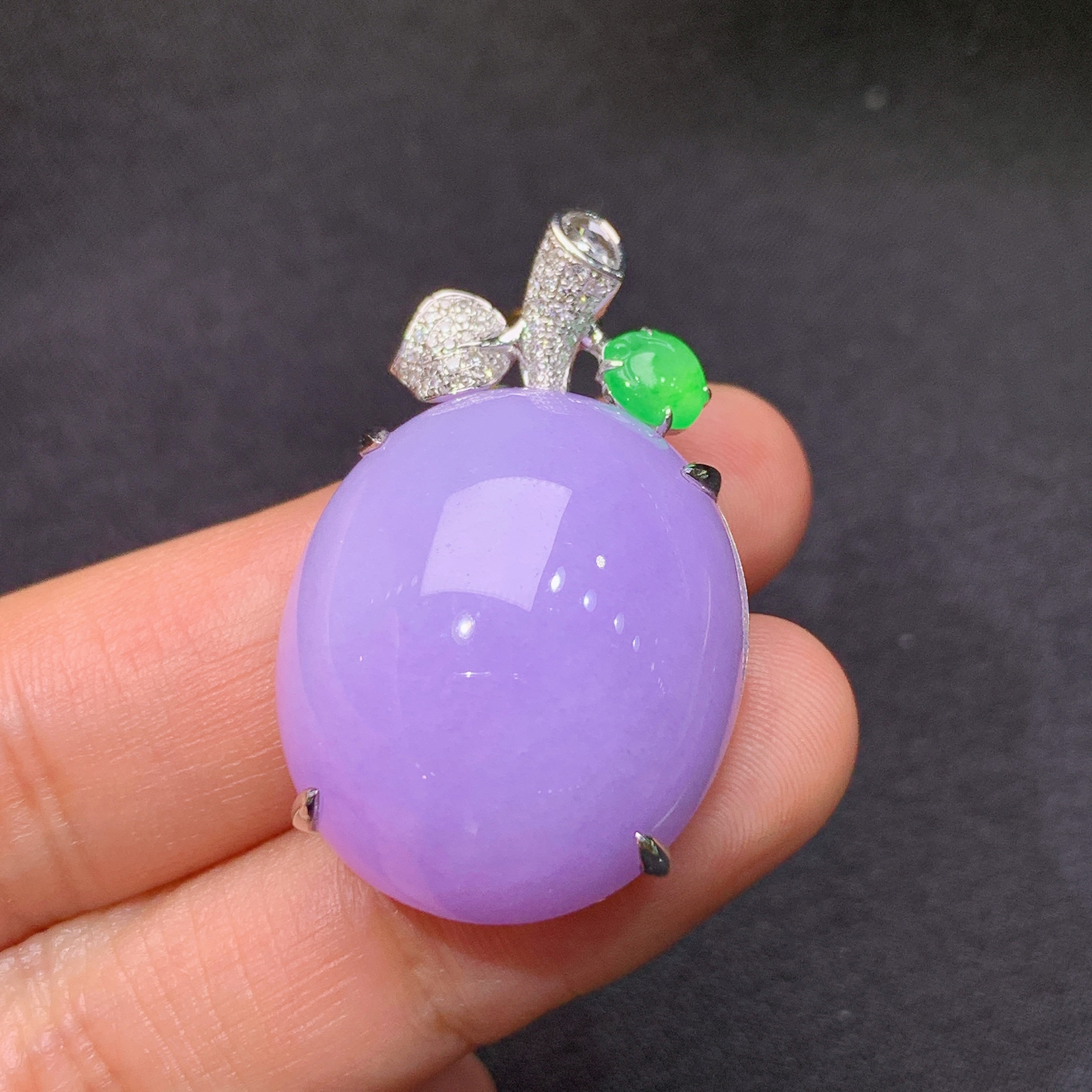 紫罗兰蛋面吊坠，18k金镶嵌，温润细腻，颜色鲜艳，Xli 尺寸34.6*21.8*11.6