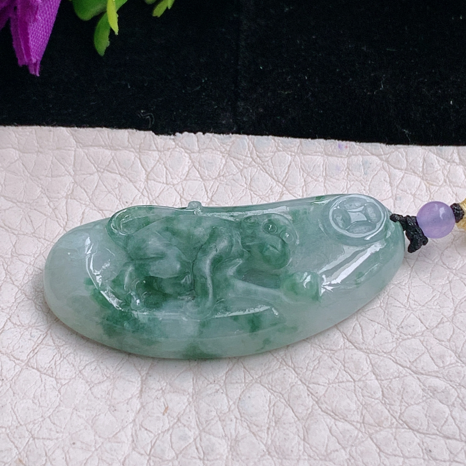 t实拍40*19*7.2缅甸翡翠A货精雕冰飘花灵猴抱寿桃 招财猴玉吊坠 玉挂件