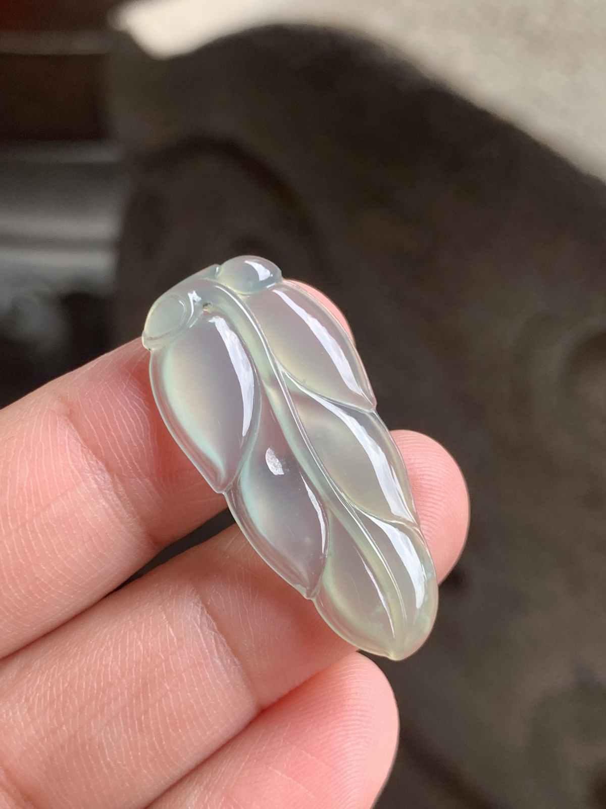 高冰晴底叶子尺寸34.5*17*3.5 整体是高冰晴水的底子，冰透莹润，像一块凝住的晨露，水头足到