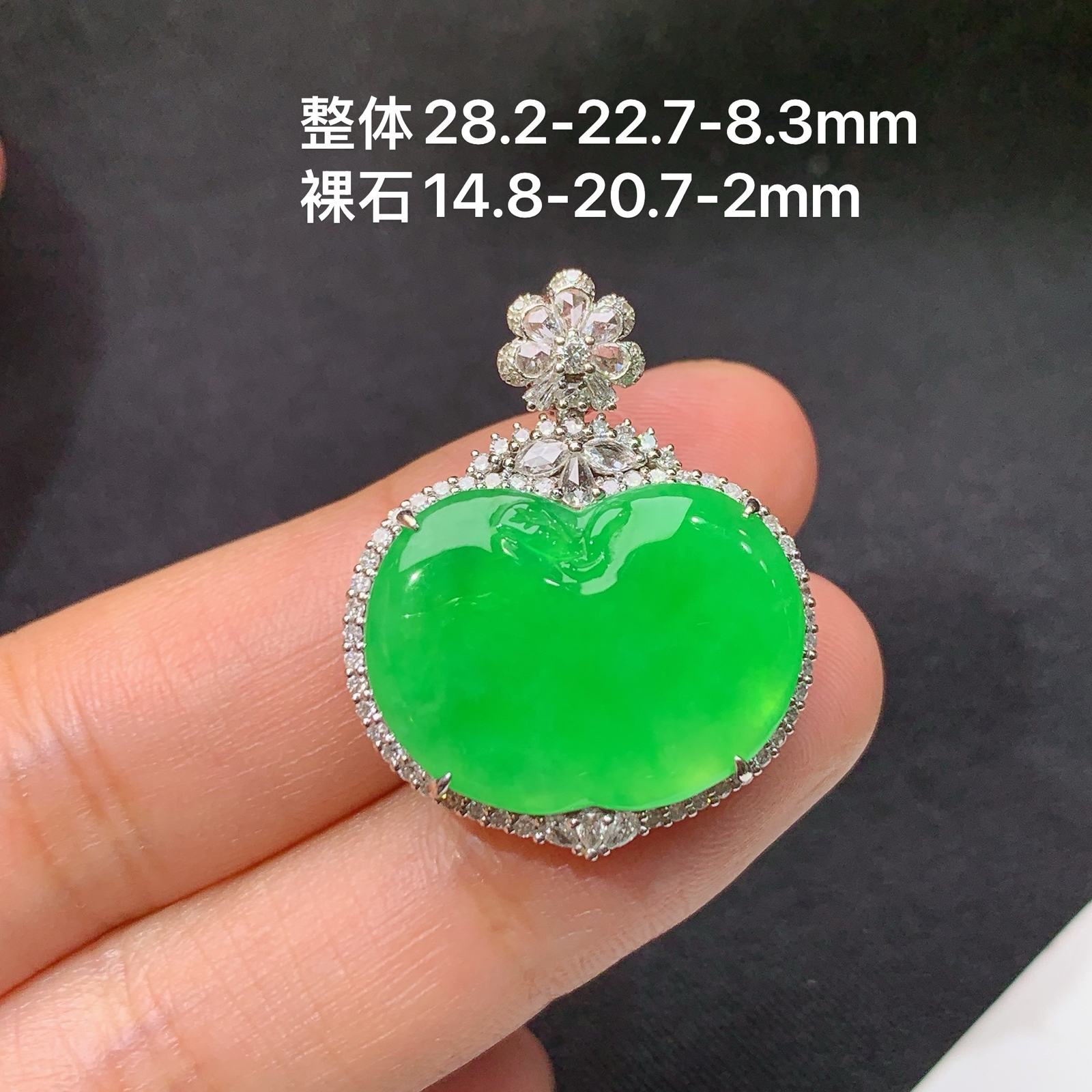 冰阳绿爱心吊坠，18k金镶嵌，冰润色阳，种水足，Ys2 尺寸28.2*22.7*8.3