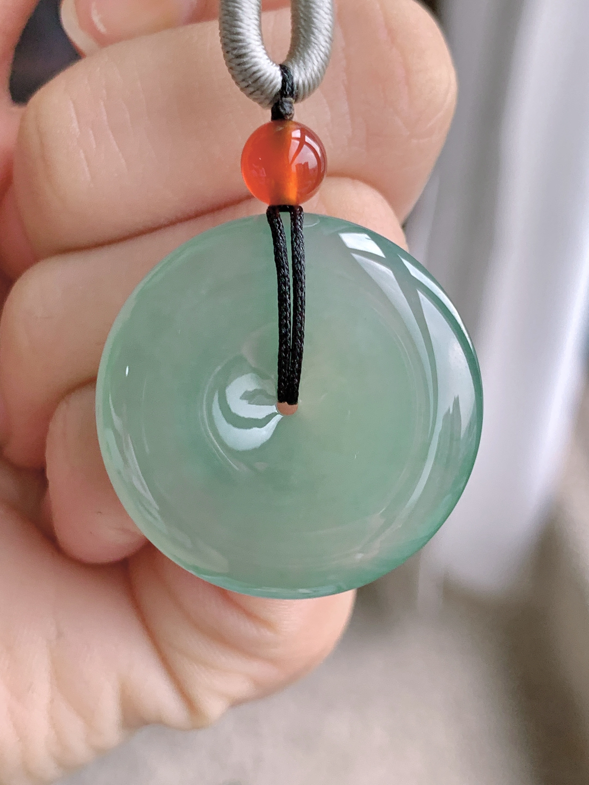 【裸石】冰晴绿平安扣吊坠  
【说明】缅料 性价比高  
【尺寸】28.3-5.6..