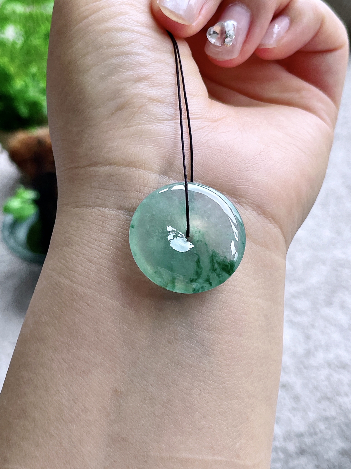 【裸石】高冰飘花平安扣吊坠
【说明】缅料 性价比高  
【尺寸】26.6-5..