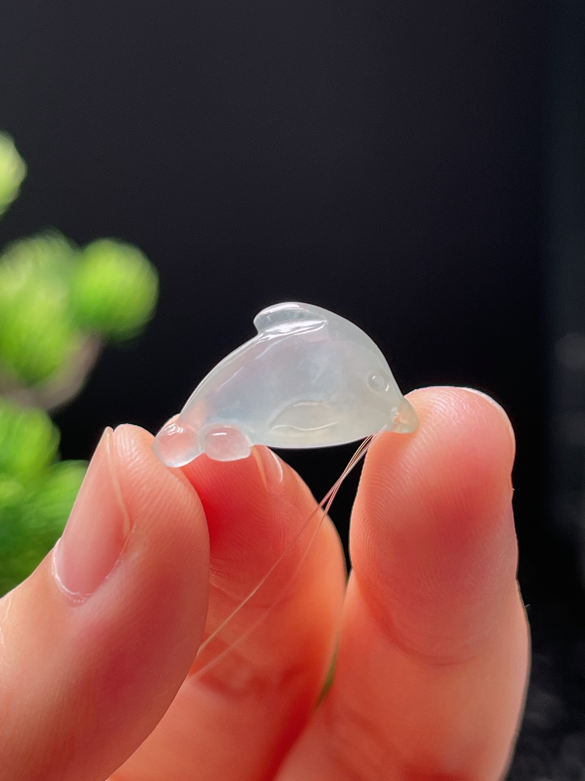 翡翠冰糯种淡绿色淡绿色鲸鱼