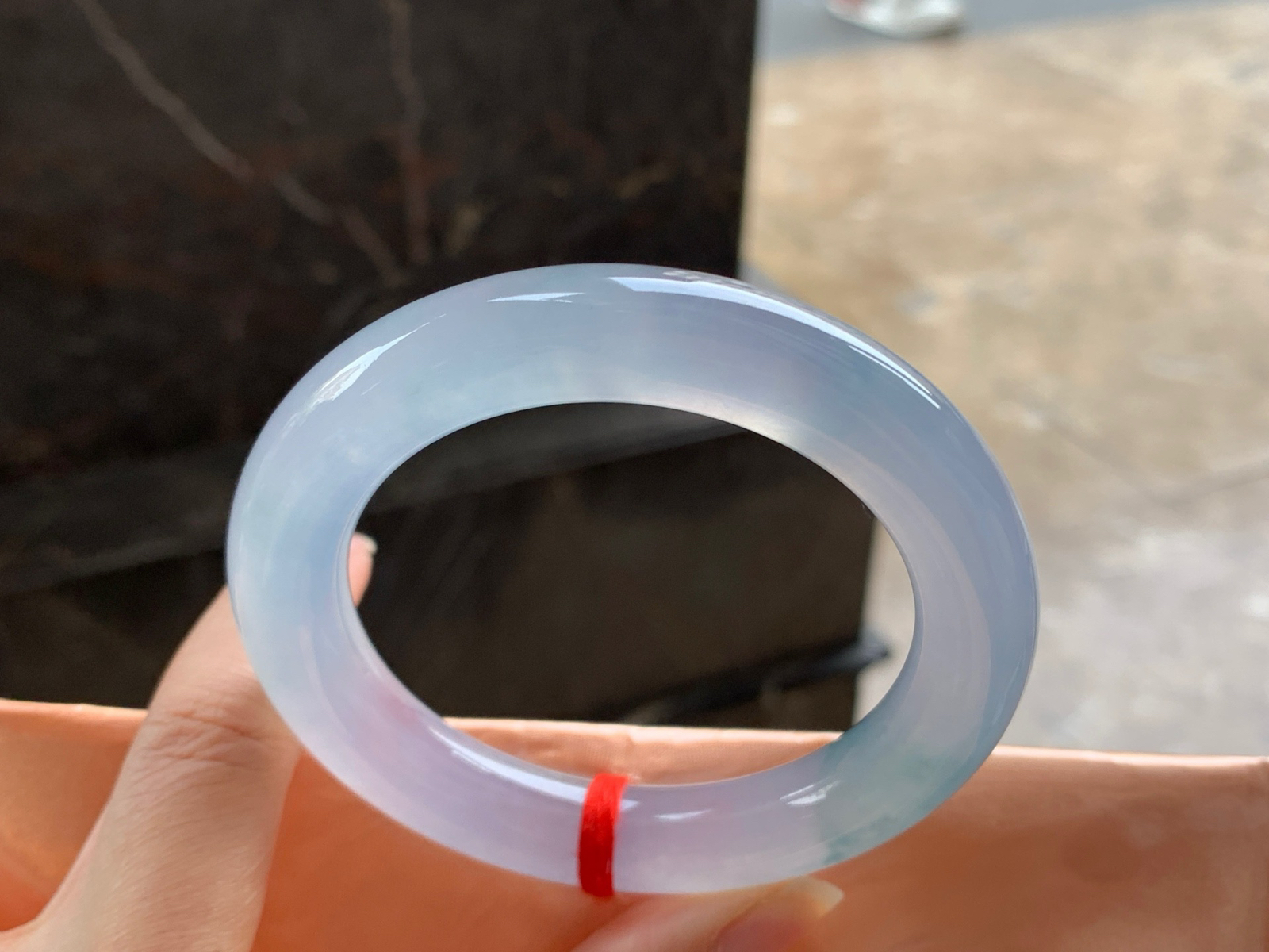 57-12

冰蓝花圆条手镯^_^透亮 种水好