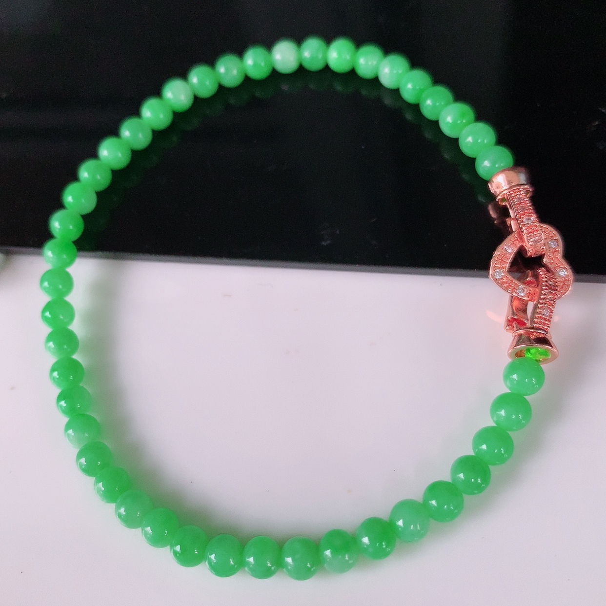 自然光实拍，冰润满绿翡翠手串手链，种老水足，冰清玉润  颜色漂亮  #005.1取一尺寸3.8mm