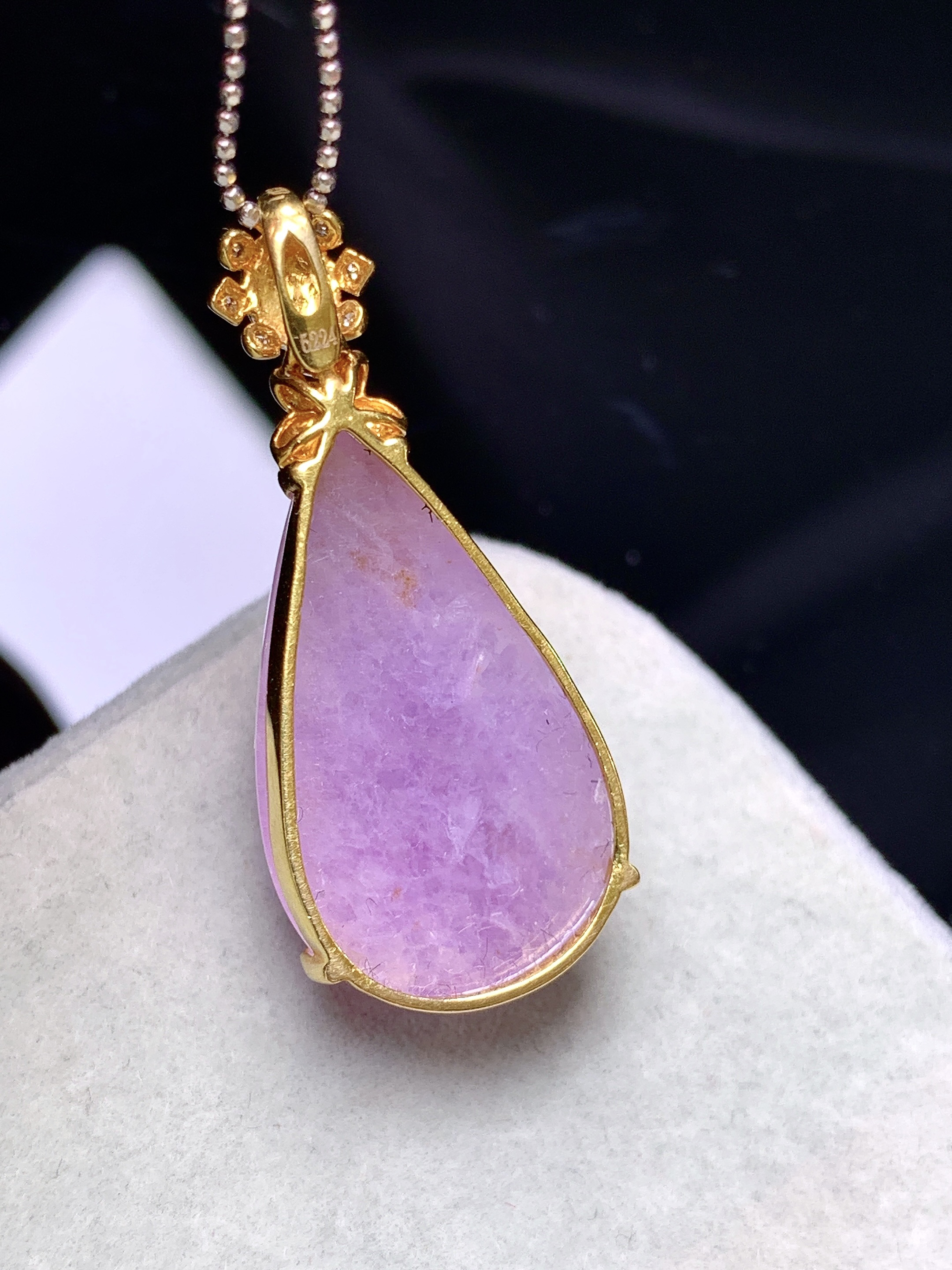 18k金钻镶嵌紫罗兰水滴吊坠 玉质细腻 色泽艳丽清新 水润亮眼 整体尺寸34.8*15*9.6j2