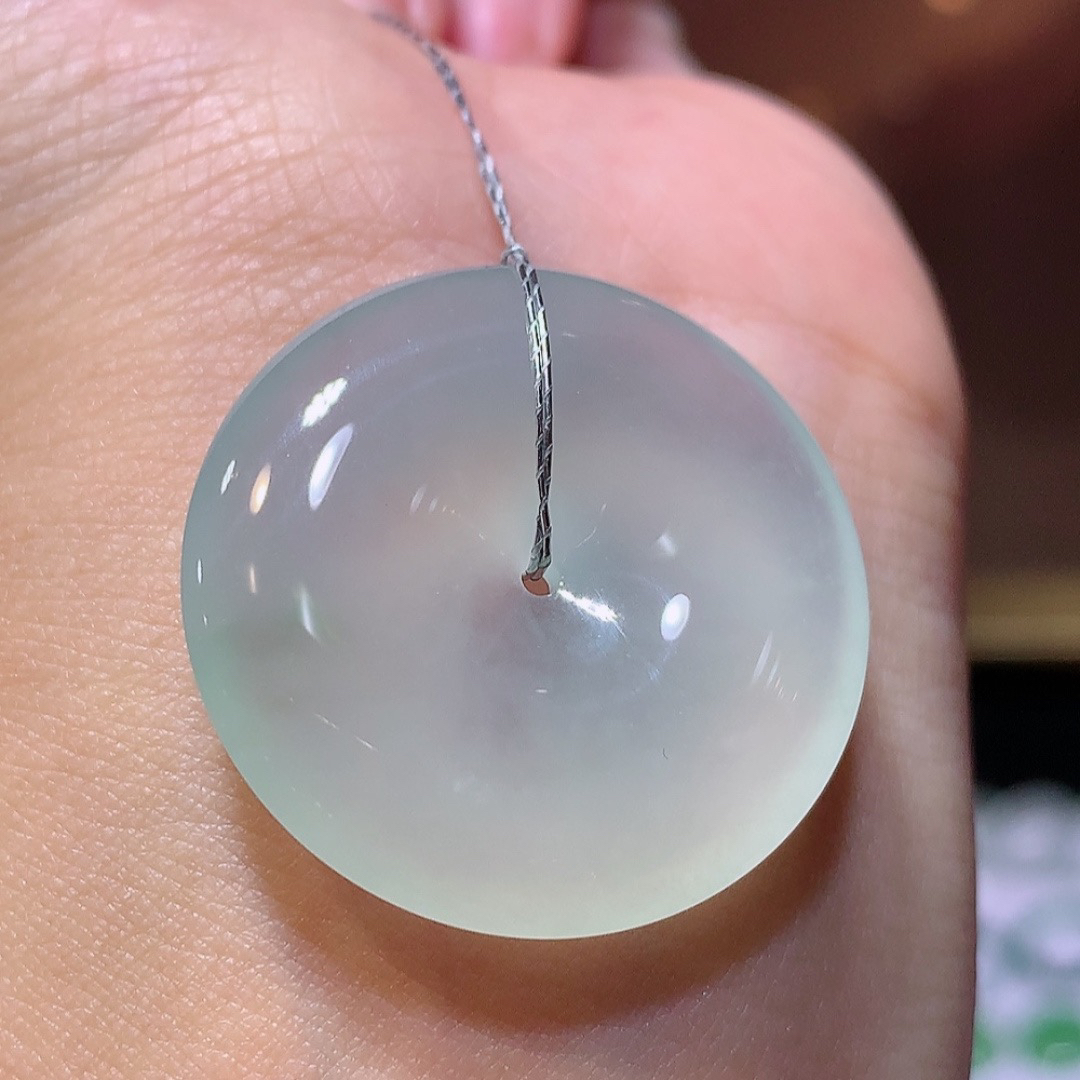 ️️高冰飘花平安扣挂件  形态讨喜 色艳 佩戴灵气十足..