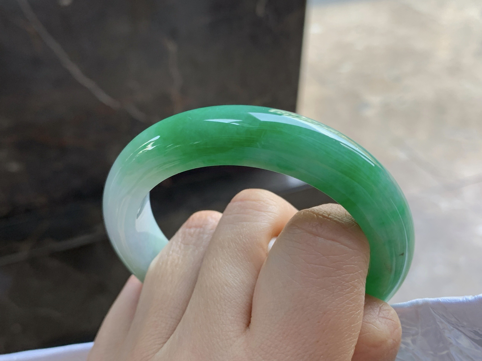 53.5-12.2-9.1

阳绿色手镯^_^颜色鲜艳